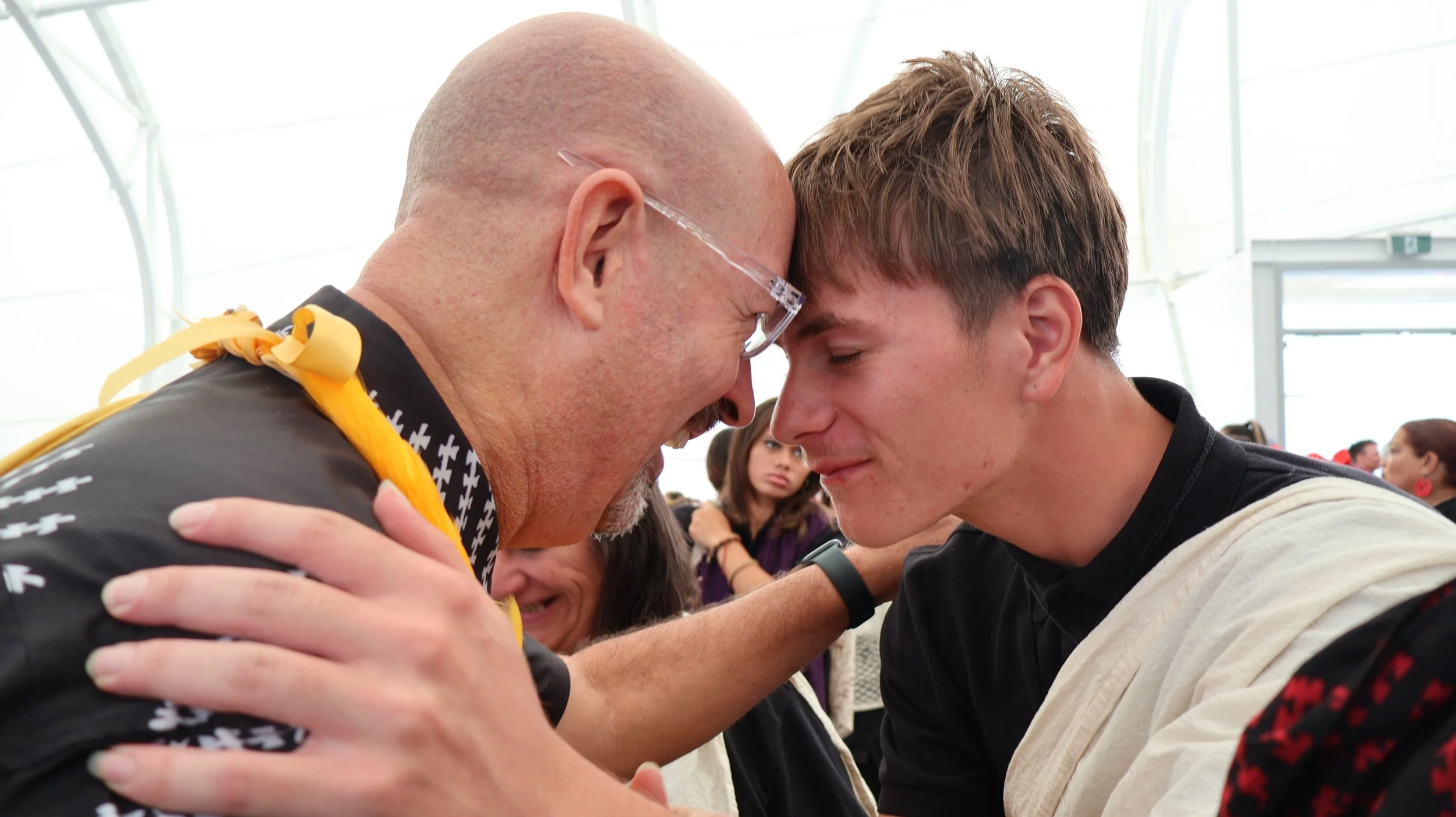 Keao and Kumu Kalani Makekau-Whittaker share a moment at the Pōwhiri