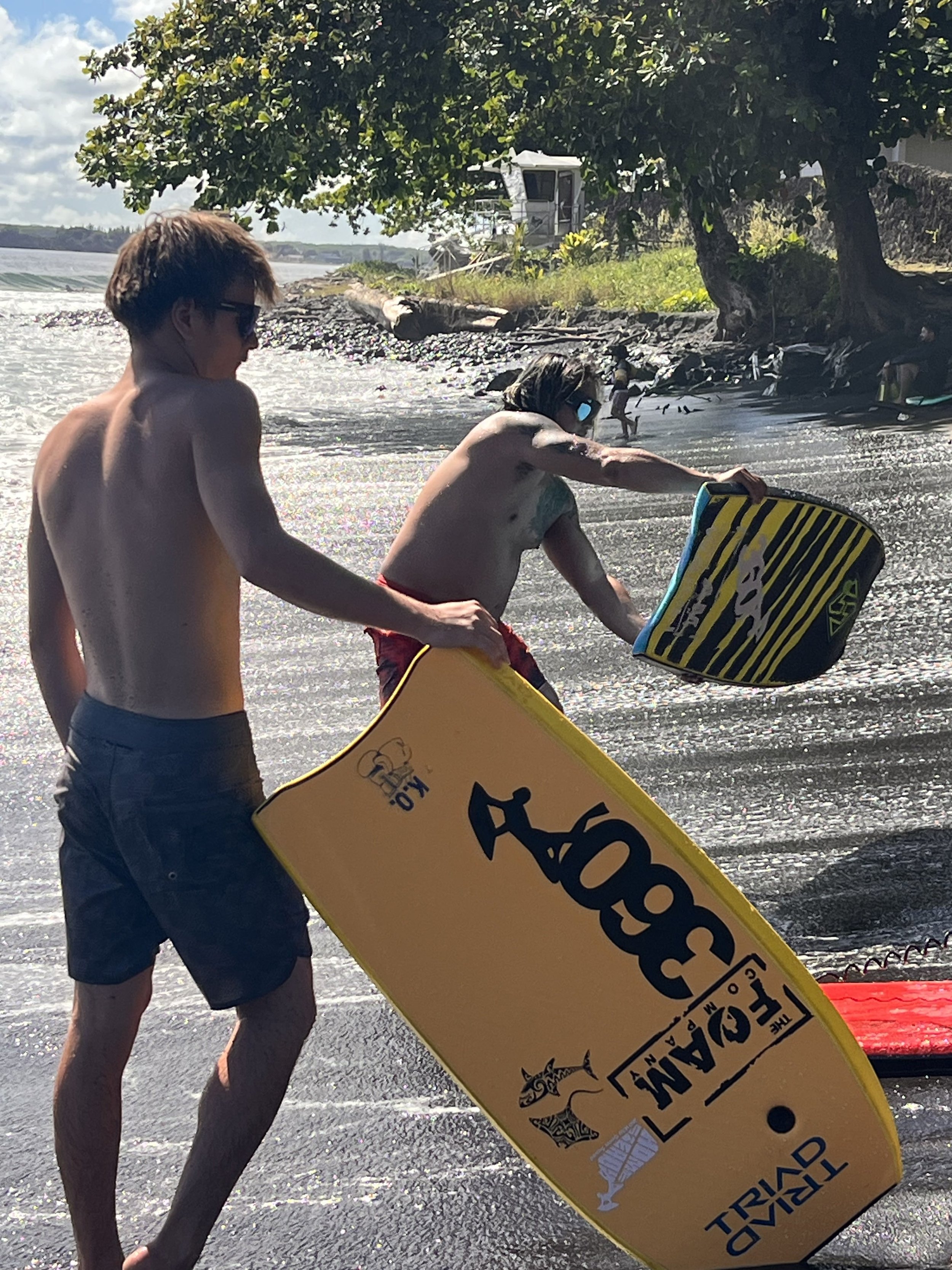 Coach Danie and Keao exhibit board control on the land before letting keiki try it out in the water.
