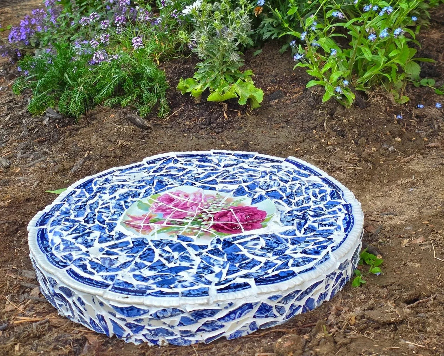 Beginners Guide to Mosaics: Crafting a Stepping Stone (Class 1)
