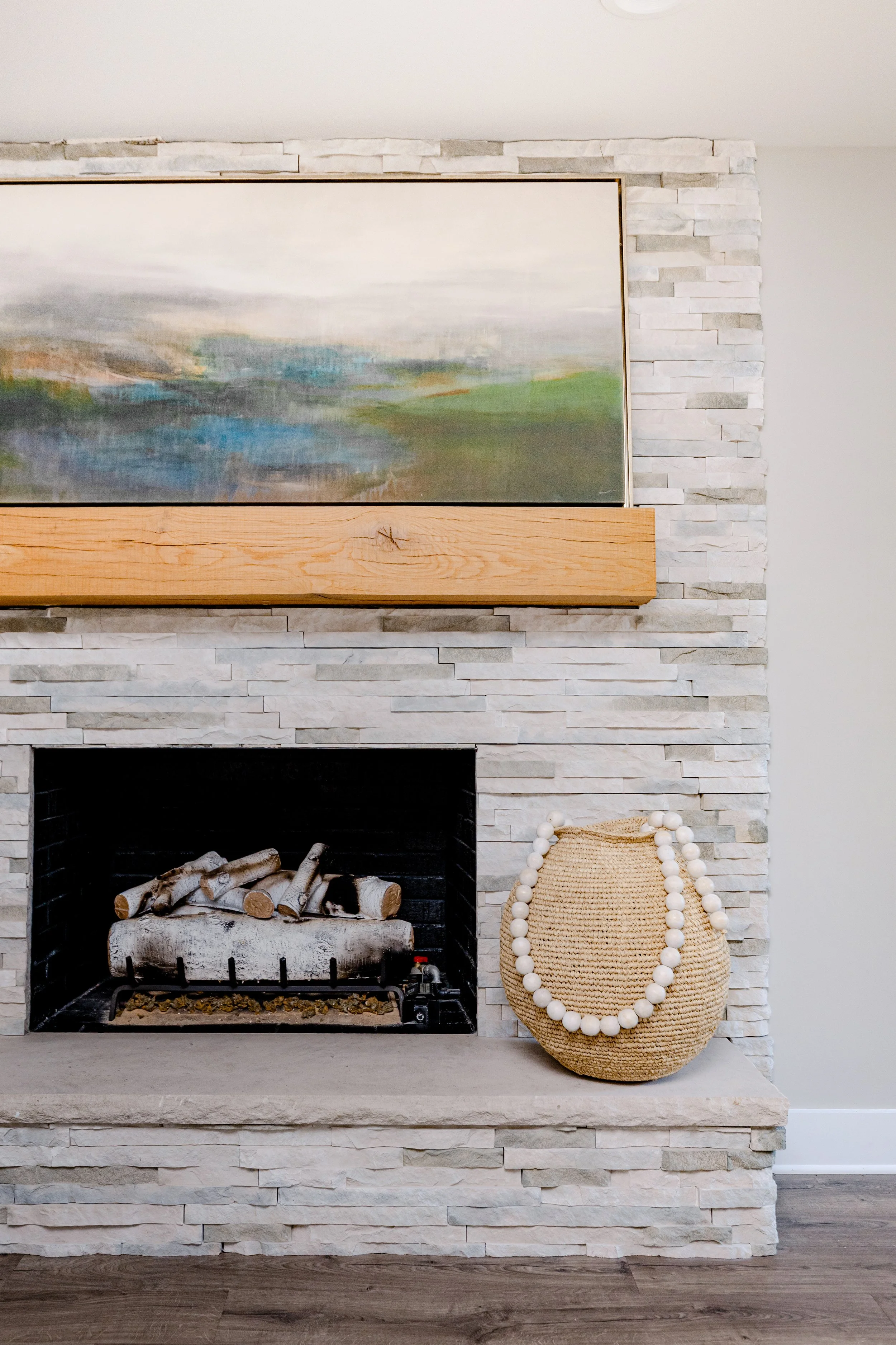 Beautiful interior living room designed by Cossart Design, a premier home interior design company in Perry, GA, proudly serving Warner Robins, Macon, Kathleen, and Middle Georgia #InteriorDesign #HomeDesign #PerryGA #DesignInspo #GeorgiaHomes #Timele