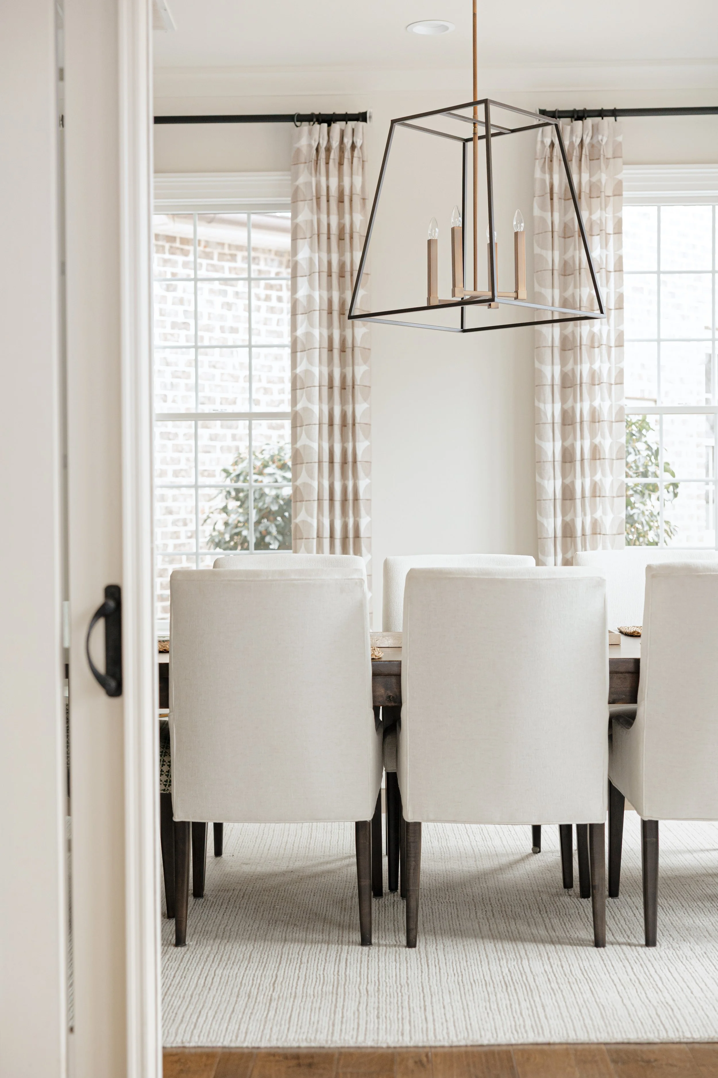 A formal dining room designed by Cossart Design, with curated finishes and elegant furnishings. This Allendale space creates the perfect environment for entertaining and enjoying elevated, timeless design.
#DiningRoomDesign #InteriorDesign #CossartDe
