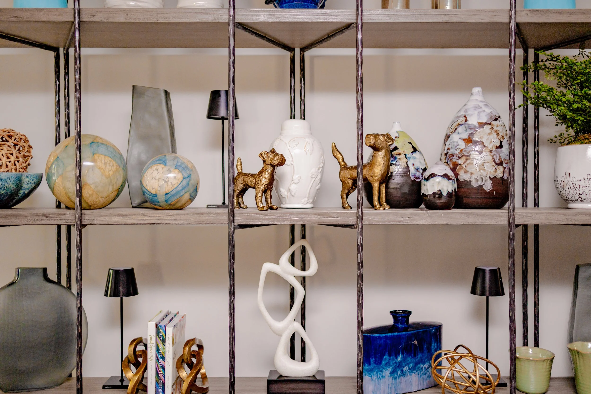 Beautiful interior living room designed by Cossart Design, a premier home interior design company in Perry, GA, proudly serving Warner Robins, Macon, Kathleen, and Middle Georgia #InteriorDesign #HomeDesign #PerryGA #DesignInspo #GeorgiaHomes #Timele