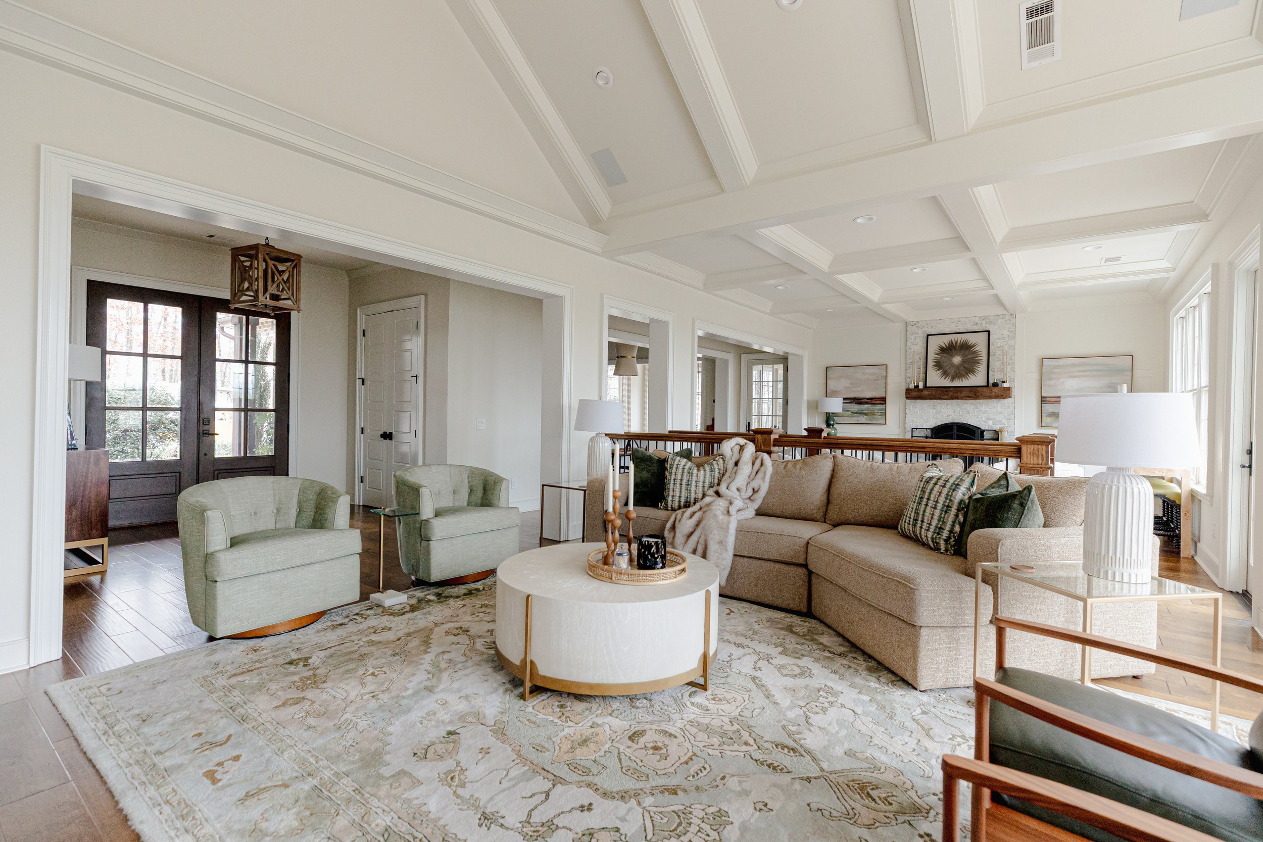 A cozy sitting area curated by Cossart Design, featuring layered fabrics, custom seating, and a warm, inviting layout. The space balances sophistication with comfort, making it ideal for conversation and relaxation.
#InteriorDesign #SittingArea #Coss