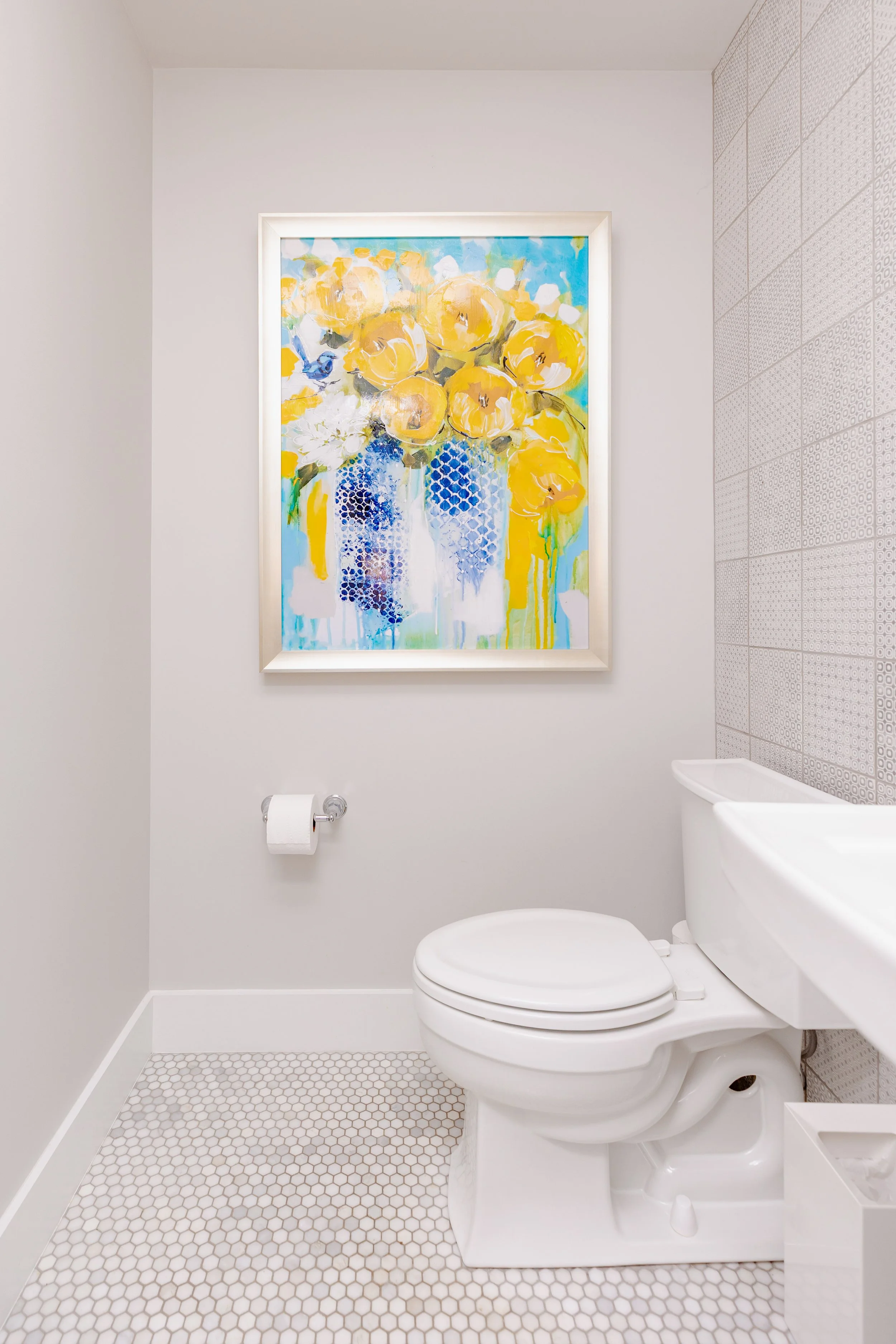 Gorgeous bathroom designed by Cossart Design, a premier home interior design company in Perry, GA, proudly serving Warner Robins, Macon, Kathleen, and Middle Georgia #InteriorDesign #HomeDesign #PerryGA #DesignInspo #GeorgiaHomes #InteriorStyling #Ti