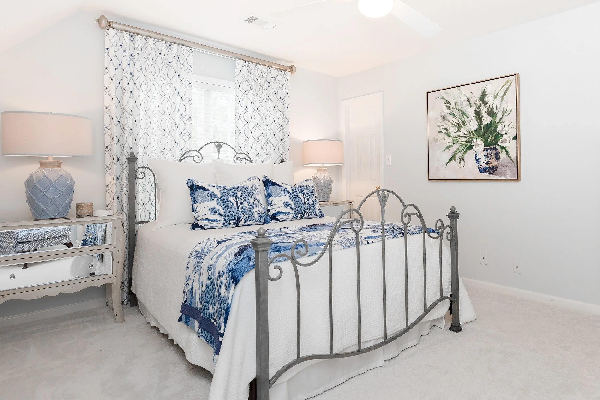A luxurious guest bedroom designed by Cossart Design, featuring custom bedding and a private, wallpapered ensuite bathroom. The design balances sophistication and comfort, offering guests a serene and elevated retreat with Southern charm.
#GuestBedro