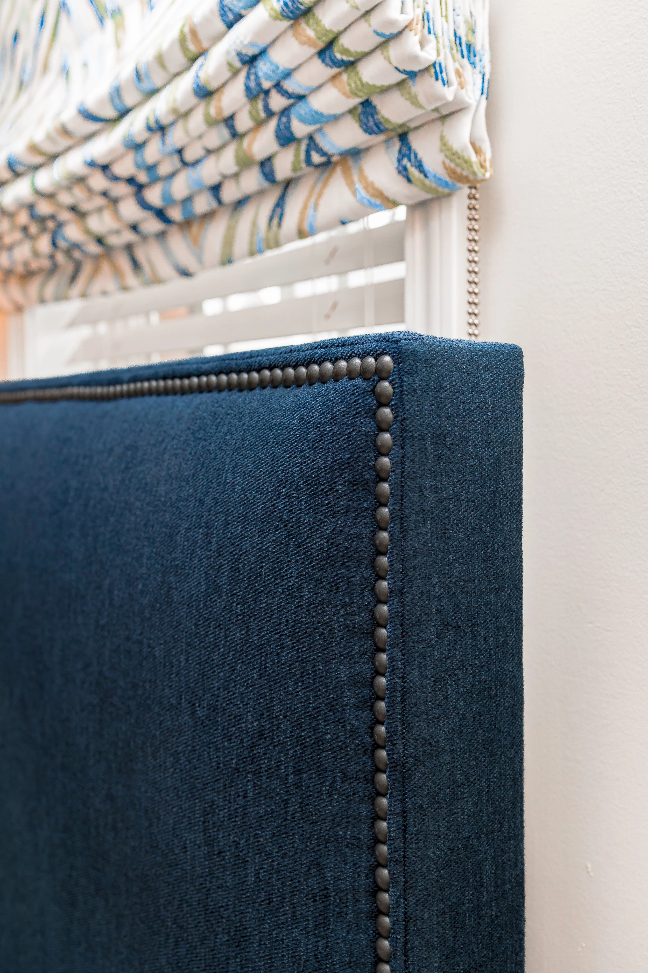 A stylish twin bedroom by Cossart Design, featuring custom pillows, elevated furniture, and layered textiles. The space is playful, functional, and welcoming, designed to offer guests comfort without compromising on style.
#TwinBedroomDesign #LuxuryI