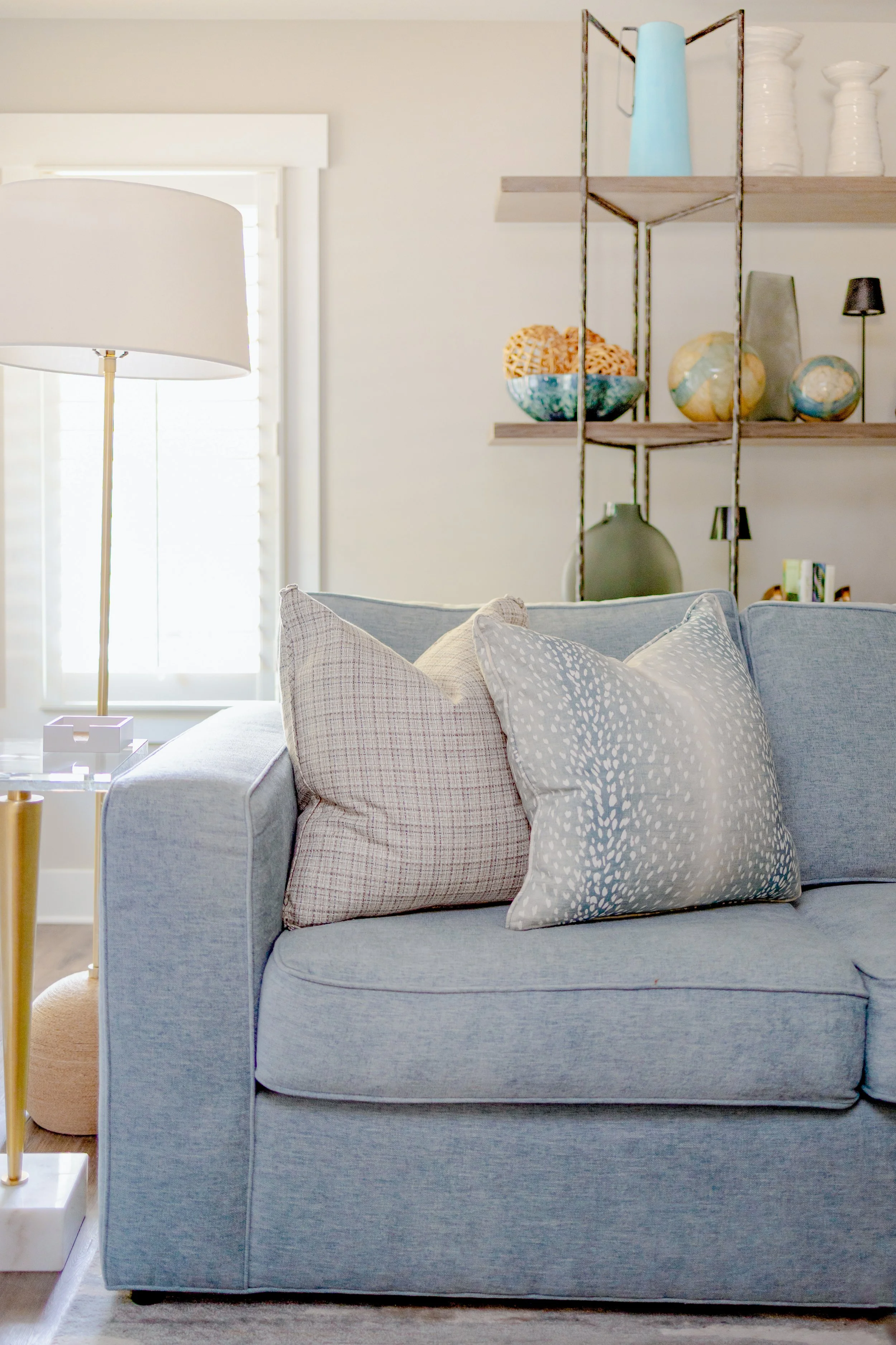 Beautiful interior living room designed by Cossart Design, a premier home interior design company in Perry, GA, proudly serving Warner Robins, Macon, Kathleen, and Middle Georgia #InteriorDesign #HomeDesign #TimelessDesign #christinaelmorephotography
