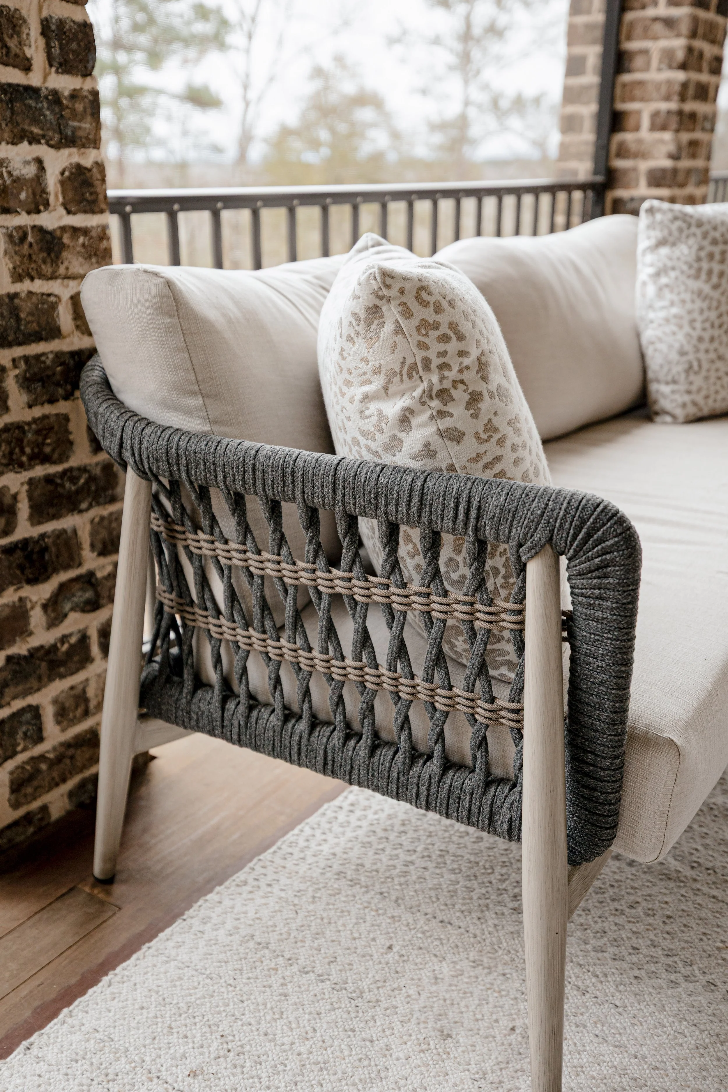 An outdoor living space at Allendale by Cossart Design, blending durable furnishings, layered textures, and thoughtful layout for relaxation and entertaining. This space seamlessly extends the home’s luxury aesthetic outdoors.
#OutdoorLiving #PatioDe