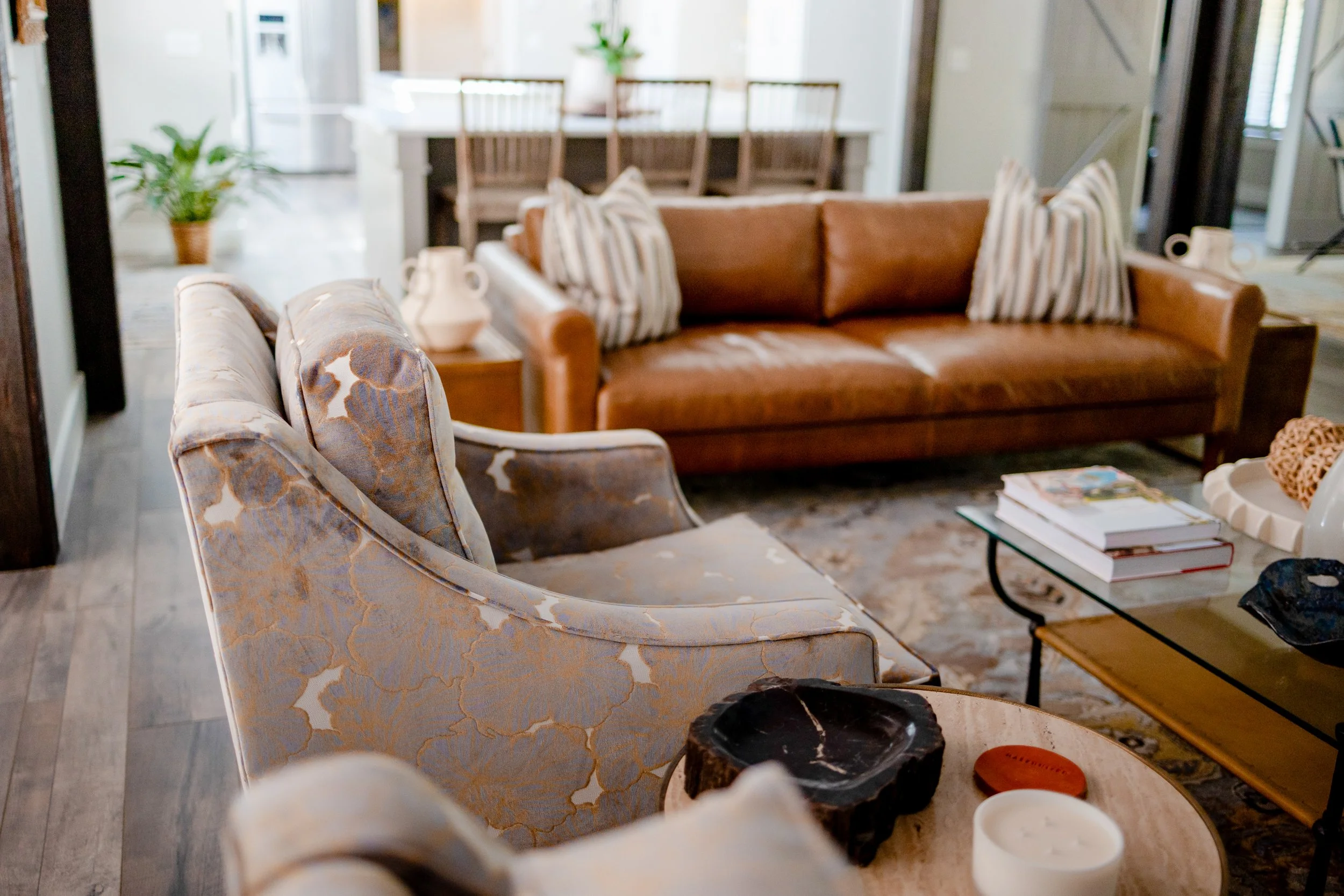 Beautiful interior living room designed by Cossart Design, a premier home interior design company in Perry, GA, proudly serving Warner Robins, Macon, Kathleen, and Middle Georgia #InteriorDesign #HomeDesign #PerryGA #DesignInspo #GeorgiaHomes#Timeles