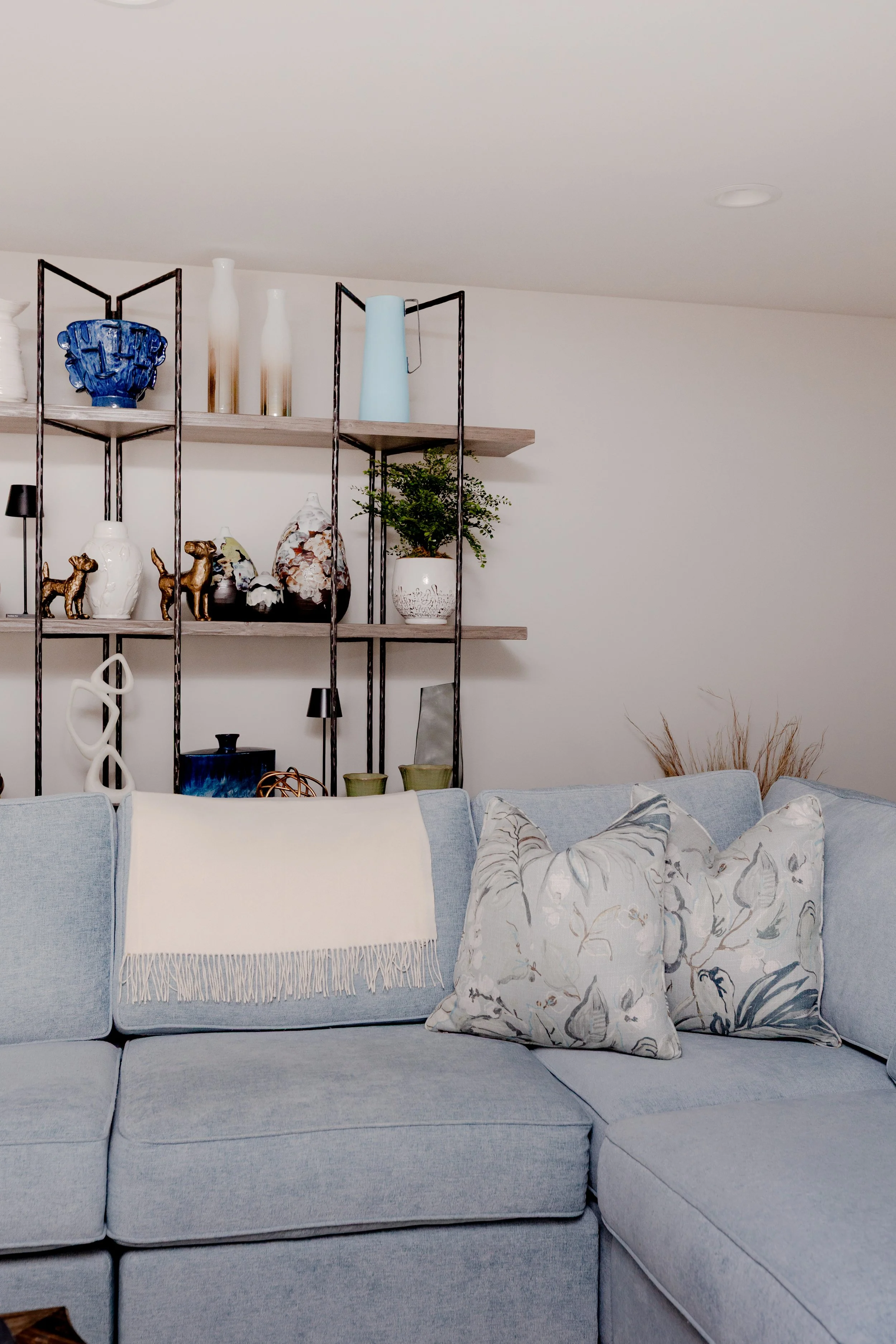Beautiful interior living room designed by Cossart Design, a premier home interior design company in Perry, GA, proudly serving Warner Robins, Macon, Kathleen, and Middle Georgia #TimelessDesign #christinaelmorephotography #interiorsphotography #arch