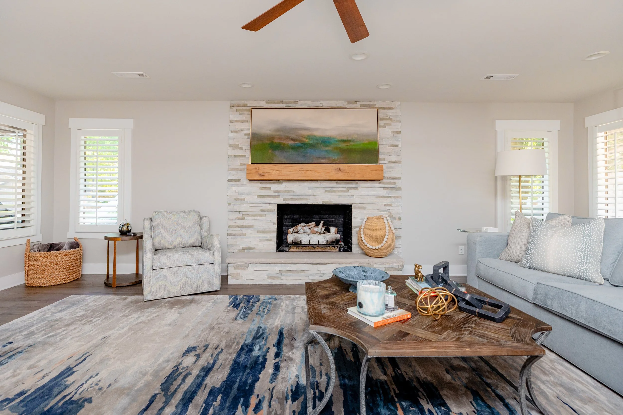 Beautiful interior living room designed by Cossart Design, a premier home interior design company in Perry, GA, proudly serving Warner Robins, Macon, Kathleen, and Middle Georgia #InteriorDesign #HomeDesign #TimelessDesign #christinaelmorephotography