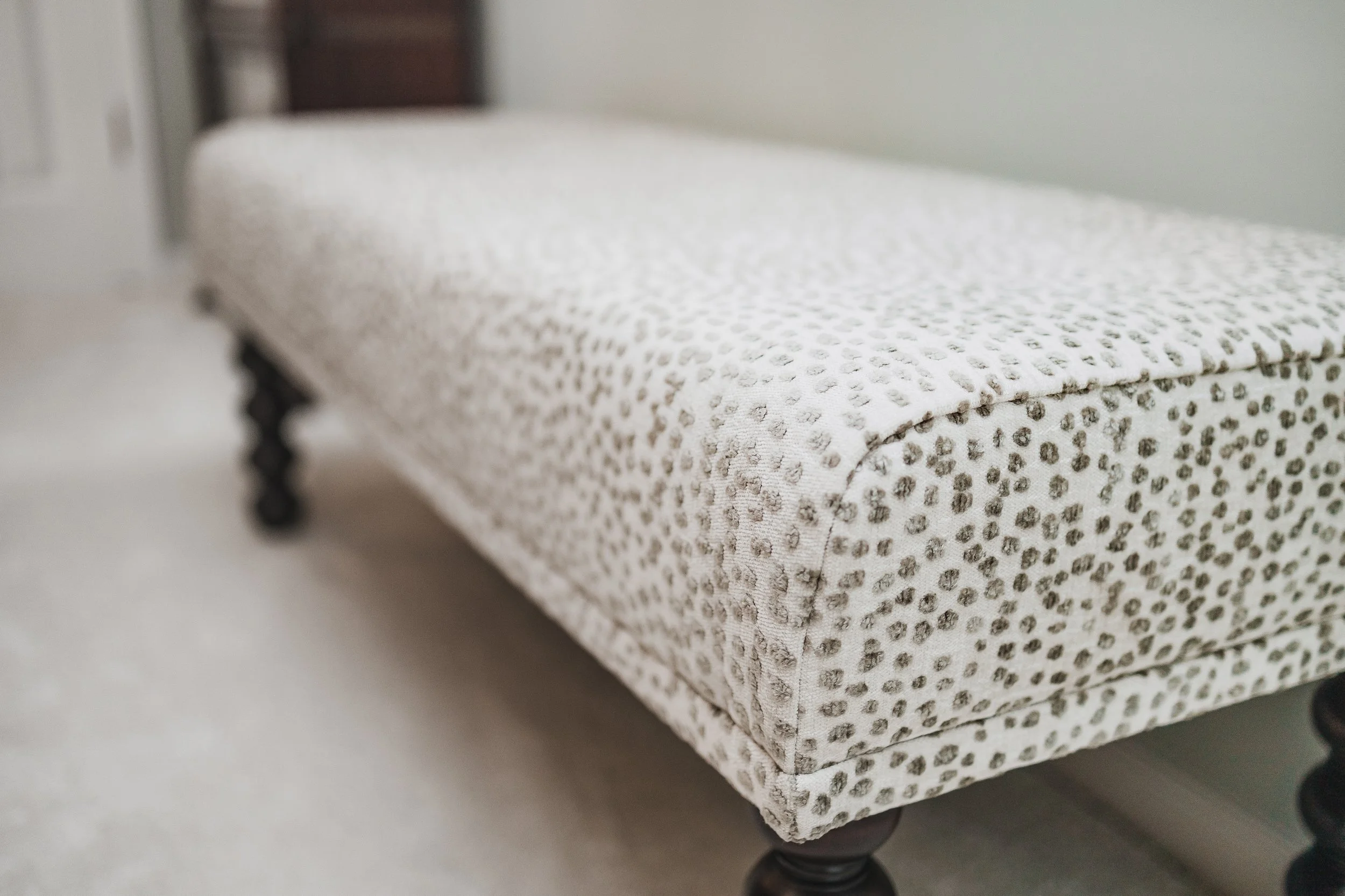 An elevated guest bedroom by Cossart Design, with soft color palettes and custom window treatments. Designed to be serene, functional, and sophisticated, this space reflects timeless Southern charm and refined comfort.
#GuestBedroomDesign #LuxuryInte