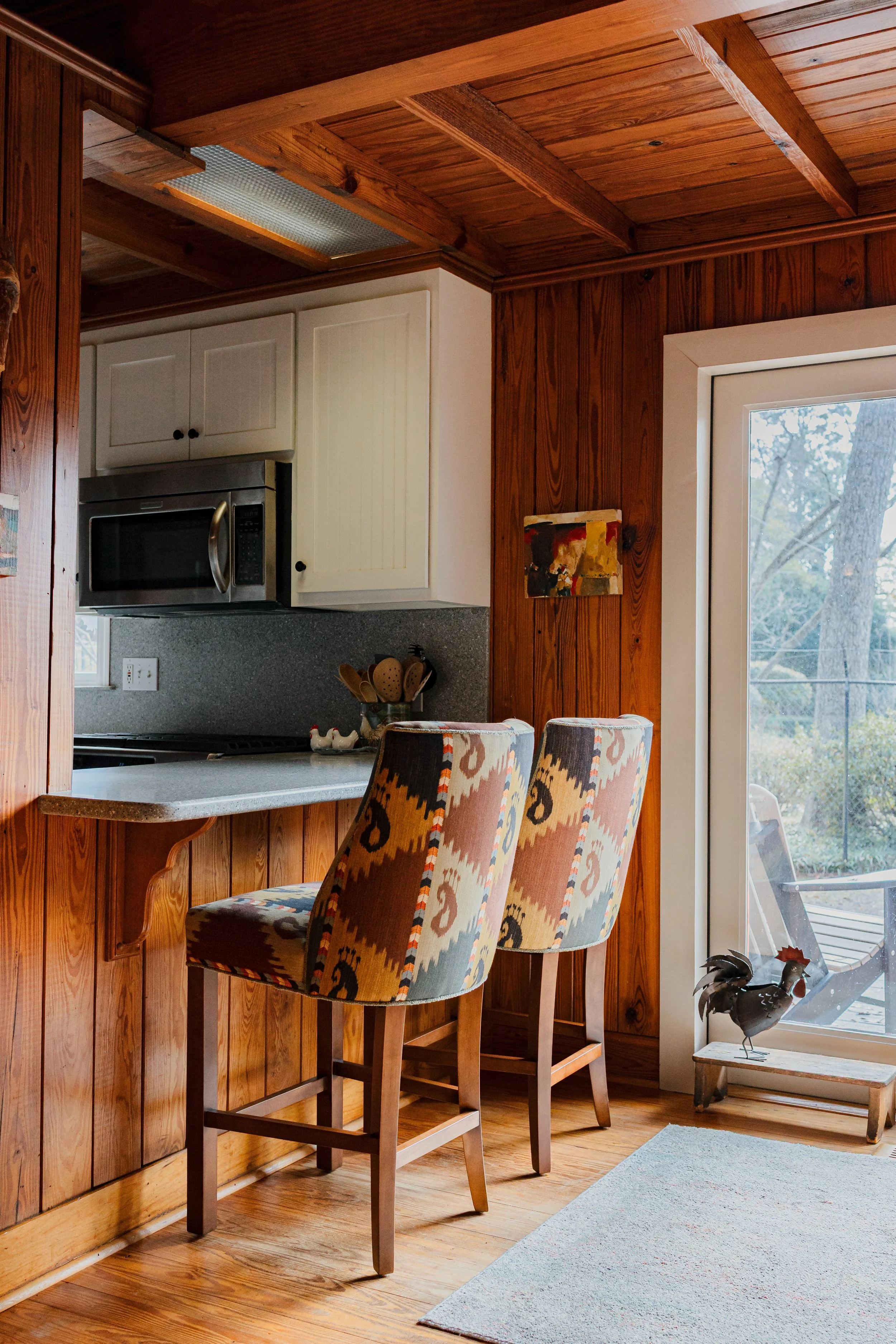 A classic kitchen designed by Cossart Design in Perry, GA, where timeless details meet modern functionality. Custom cabinetry, tailored window treatments, and carefully curated finishes create a space that is both elegant and inviting. The adjacent b