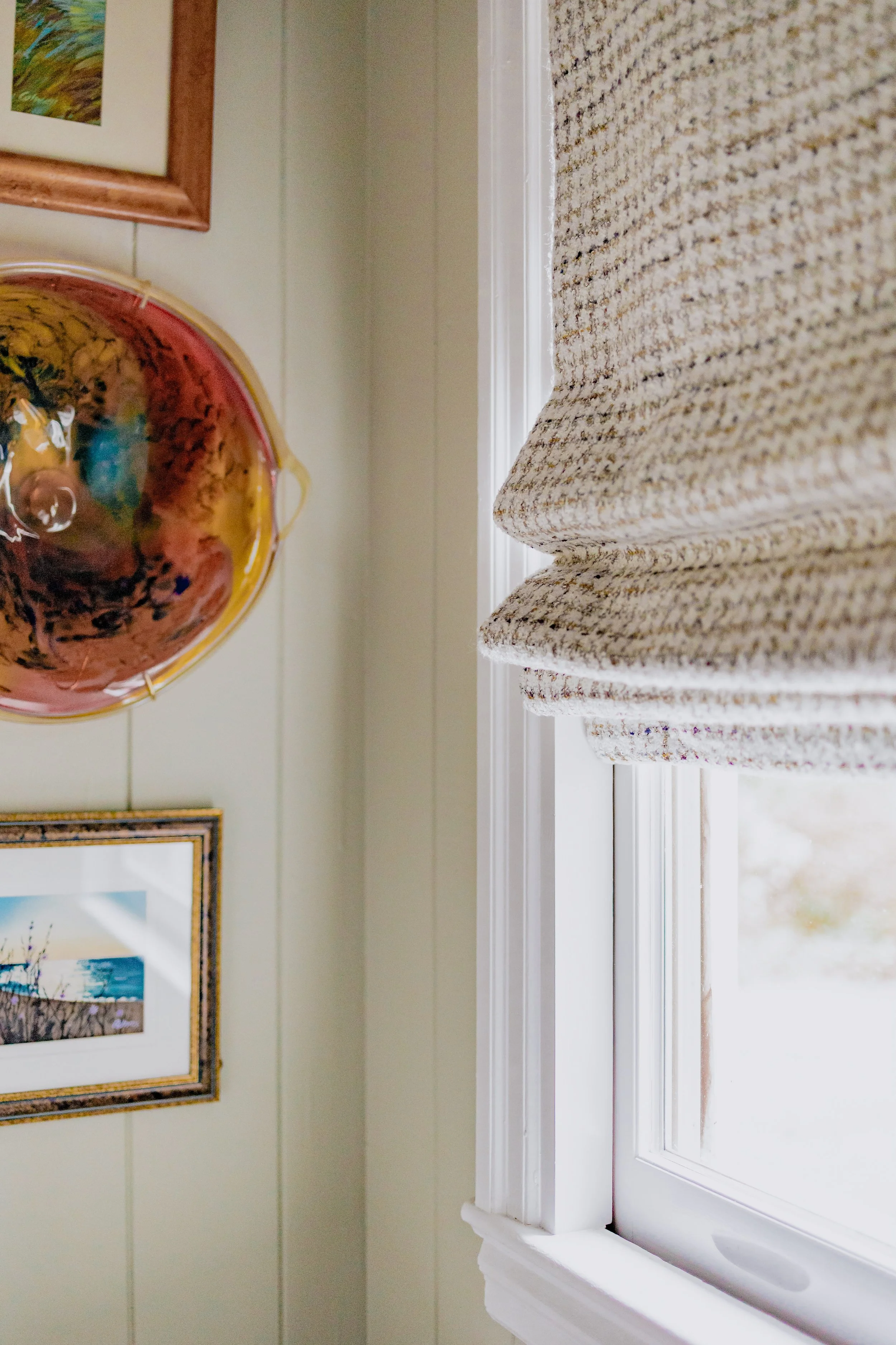 A close‑up of bespoke design details, from custom fabrics to curated décor elements that elevate the space with personality and refinement. Cossart Design’s attention to detail creates a cohesive and artful interior.
#DesignDetails #CustomDesign #Int