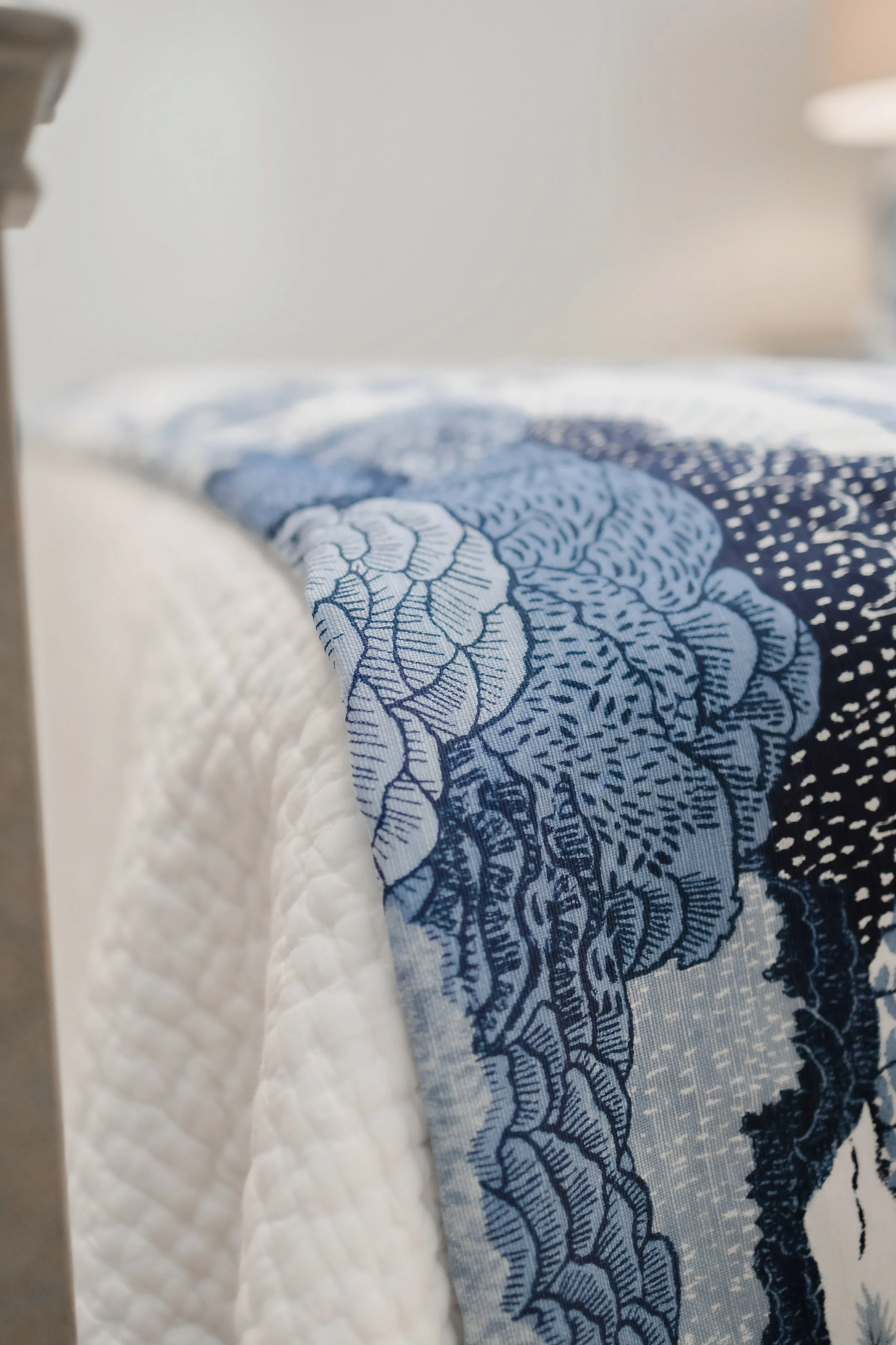 A luxurious guest bedroom designed by Cossart Design, featuring custom bedding and a private, wallpapered ensuite bathroom. The design balances sophistication and comfort, offering guests a serene and elevated retreat with Southern charm.
#GuestBedro