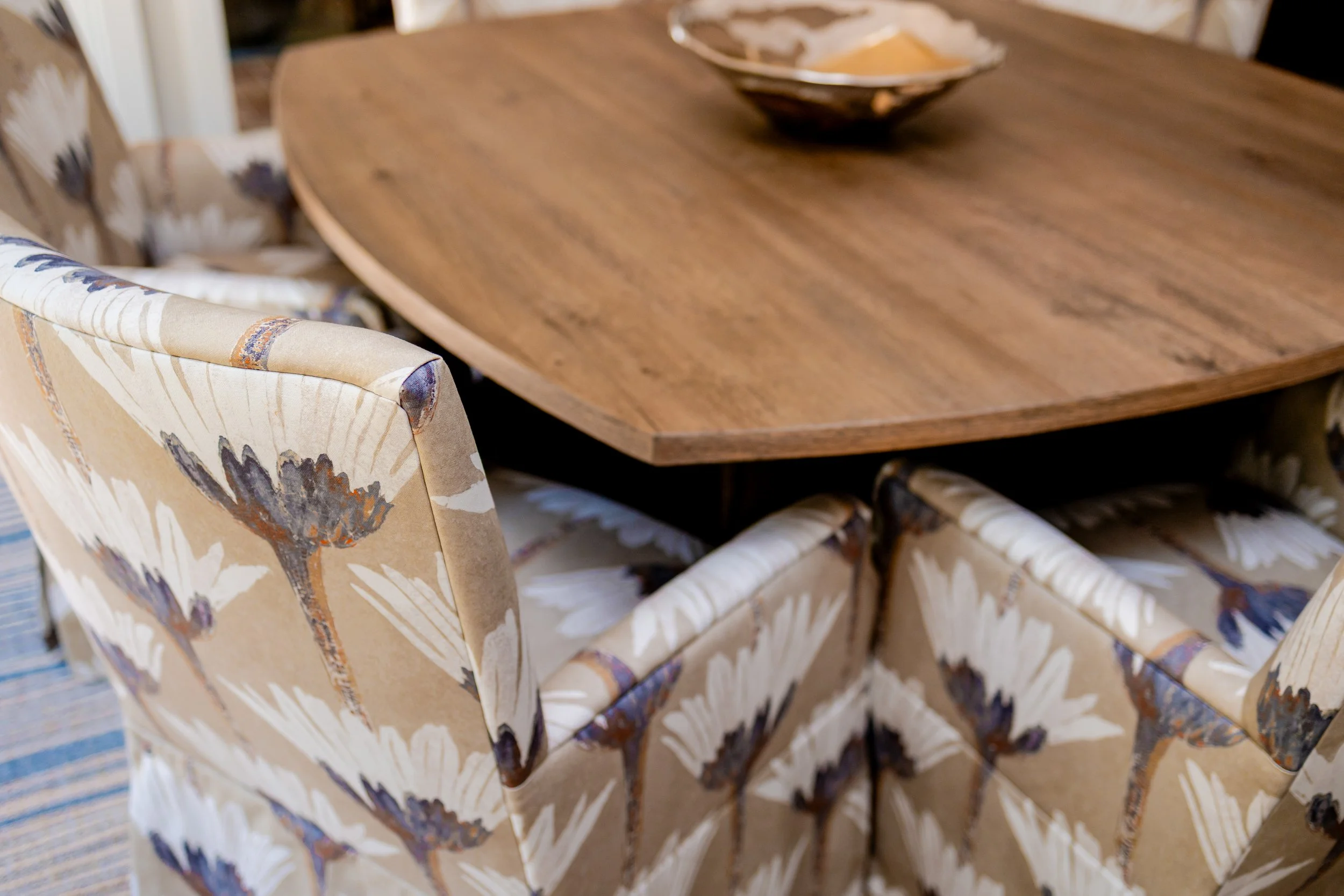 Elevated dining room designed by Cossart Design, a premier home interior design company in Perry, GA, proudly serving Warner Robins, Macon, Kathleen, and Middle Georgia #InteriorDesign #HomeDesign #PerryGA #TimelessDesign #christinaelmorephotography 