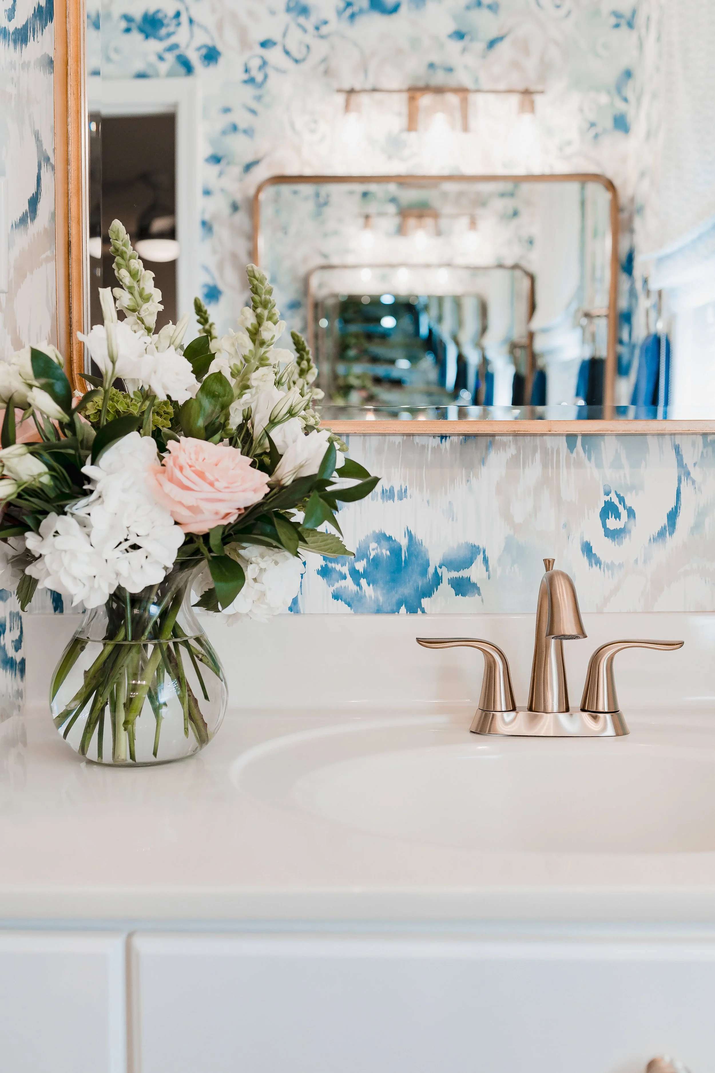 A luxurious custom bathroom designed by Cossart Design, featuring gold fixtures, elegant wallpaper and finishes, and bespoke window treatments. The space is designed for comfort and style, creating a functional yet elevated retreat within the home.
#