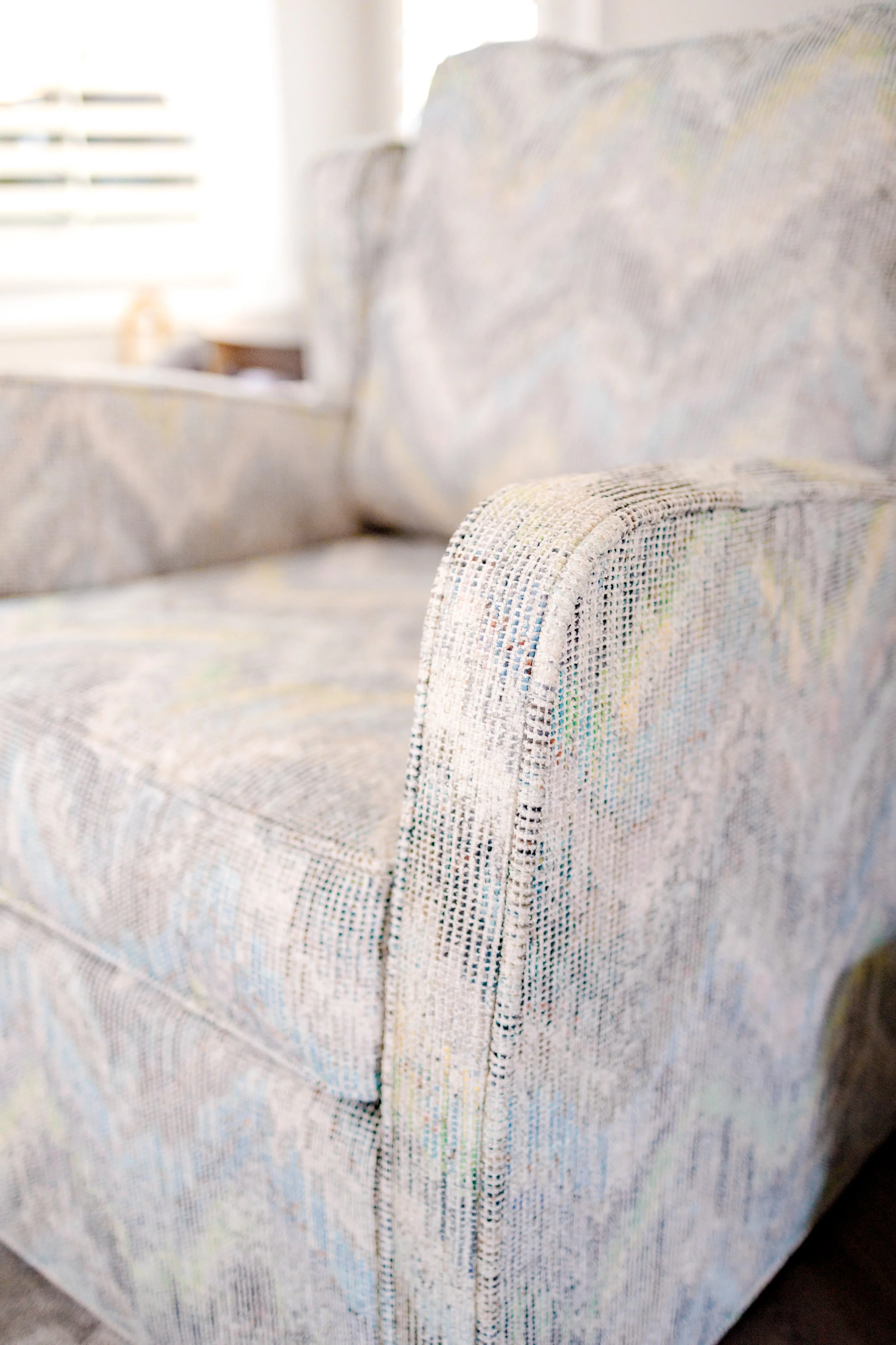 Beautiful interior living room designed by Cossart Design, a premier home interior design company in Perry, GA, proudly serving Warner Robins, Macon, Kathleen, and Middle Georgia #InteriorDesign #HomeDesign #TimelessDesign #christinaelmorephotography
