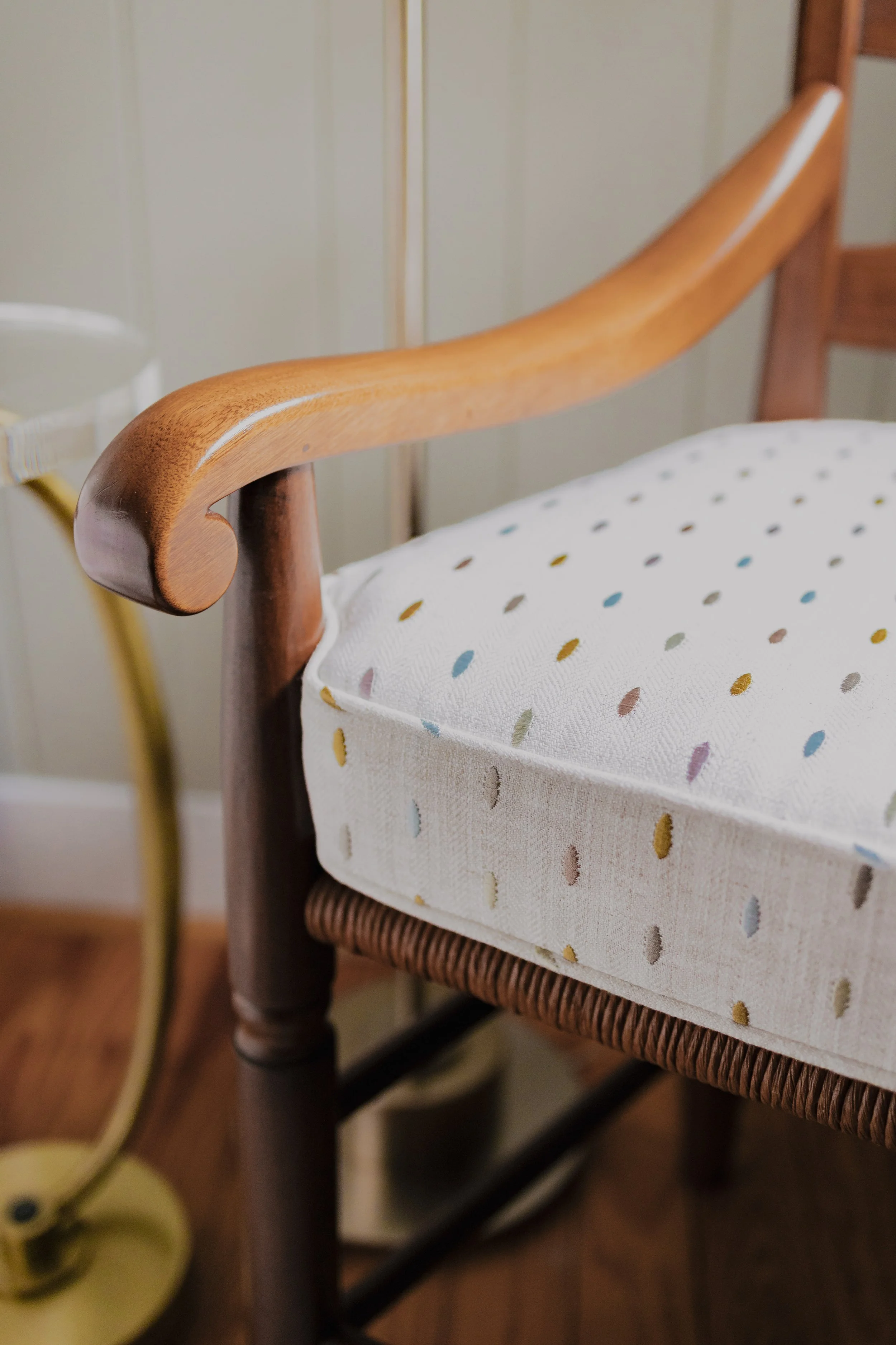 A design moment showcasing bold pattern and layered textiles that bring energy and personality to the space while still feeling carefully curated and cohesive.
#PatternPlay #InteriorStyling #CustomFabric #LuxuryInteriors #CossartDesign #PerryGA #Sout