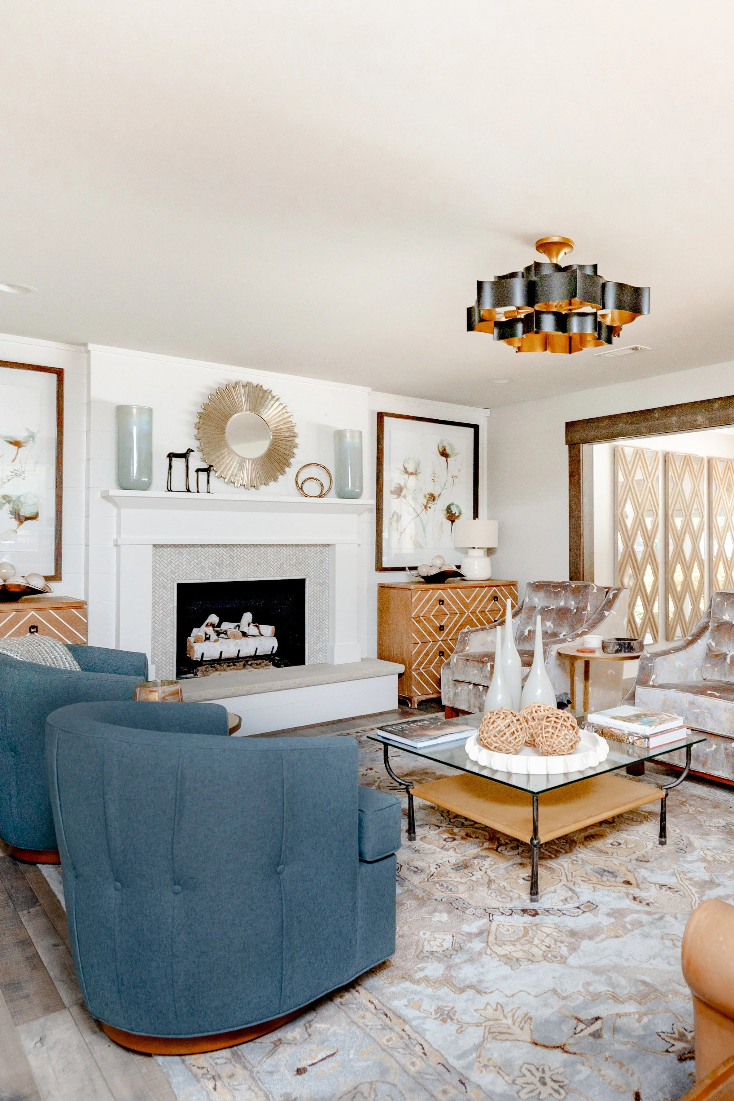 Beautiful interior living room designed by Cossart Design, a premier home interior design company in Perry, GA, proudly serving Warner Robins, Macon, Kathleen, and Middle Georgia #InteriorDesign #HomeDesign #TimelessDesign #christinaelmorephotography