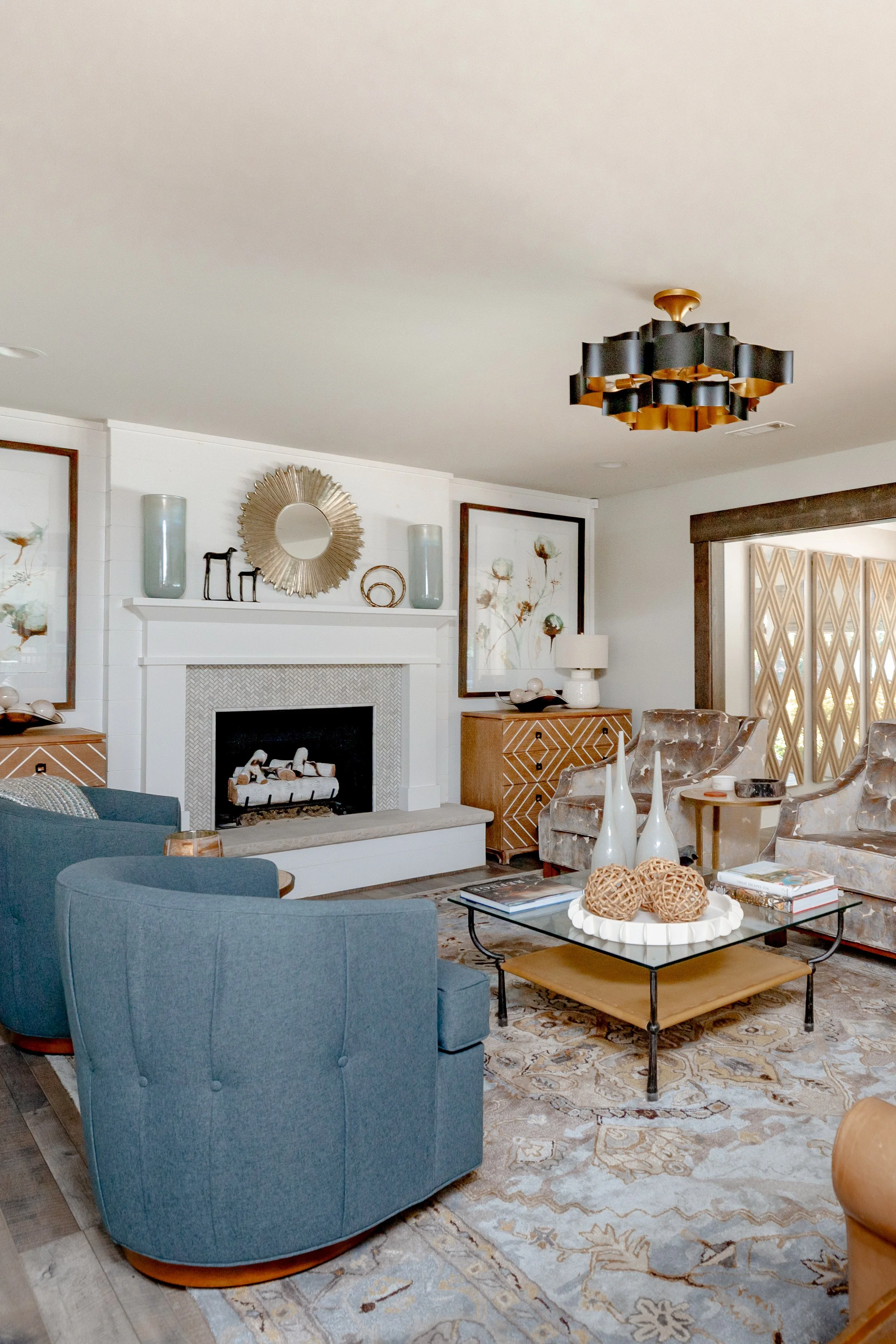 Elegant interior space designed by Cossart Design, a premier home interior design company in Perry, GA, proudly serving Warner Robins, Macon, Kathleen, and Byron. #InteriorDesign #HomeDesign #PerryGA #DesignInspo #GeorgiaHomes #InteriorStyling #Moder
