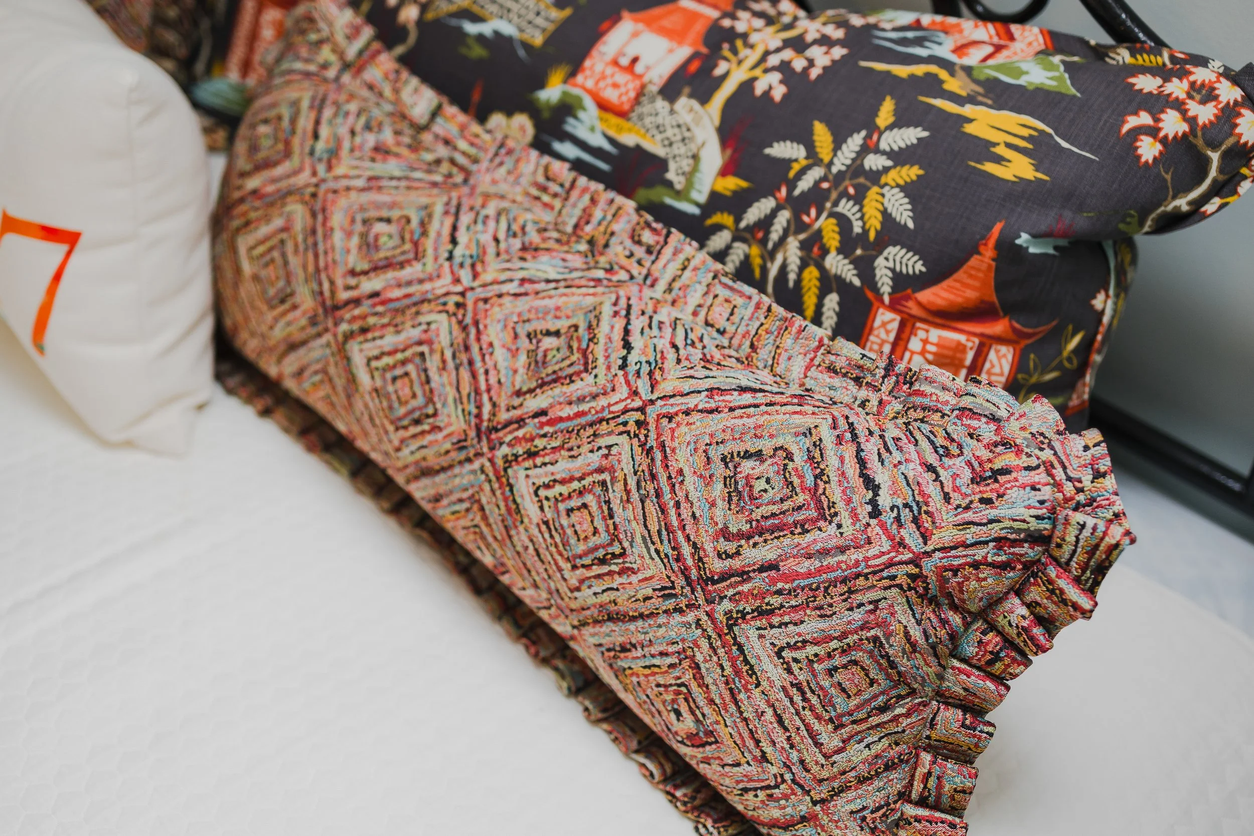 A versatile flex room by Cossart Design, featuring a day bed, layered textures, and custom accents. This space balances functionality and style, ideal for guests, lounging, or additional family activities while maintaining a cohesive Southern aesthet