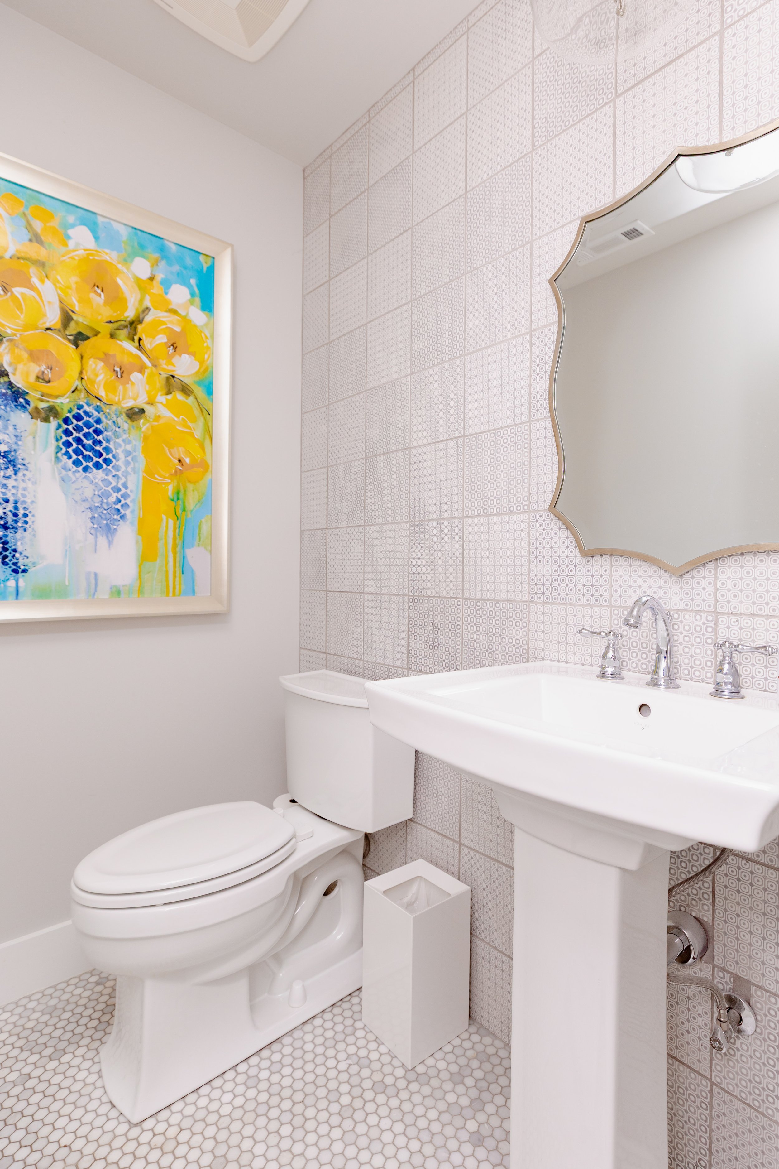 Gorgeous bathroom designed by Cossart Design, a premier home interior design company in Perry, GA, proudly serving Warner Robins, Macon, Kathleen, and Middle Georgia #InteriorDesign #HomeDesign #PerryGA #DesignInspo #GeorgiaHomes #InteriorStyling #Ti