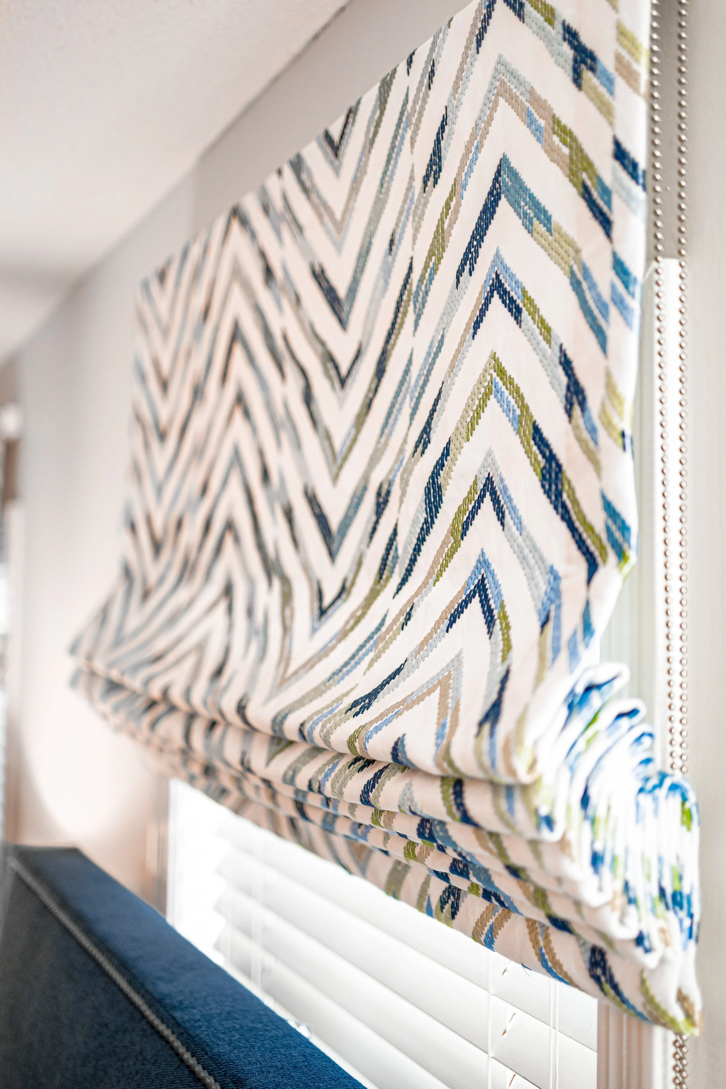 A stylish twin bedroom by Cossart Design, featuring custom pillows, elevated furniture, and layered textiles. The space is playful, functional, and welcoming, designed to offer guests comfort without compromising on style.
#TwinBedroomDesign #LuxuryI