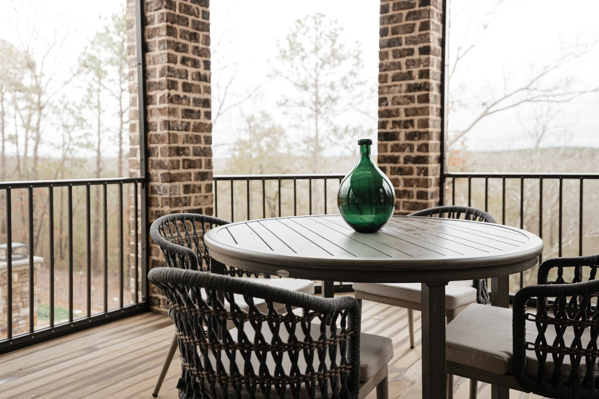 An outdoor living space at Allendale by Cossart Design, blending durable furnishings, layered textures, and thoughtful layout for relaxation and entertaining. This space seamlessly extends the home’s luxury aesthetic outdoors.
#OutdoorLiving #PatioDe