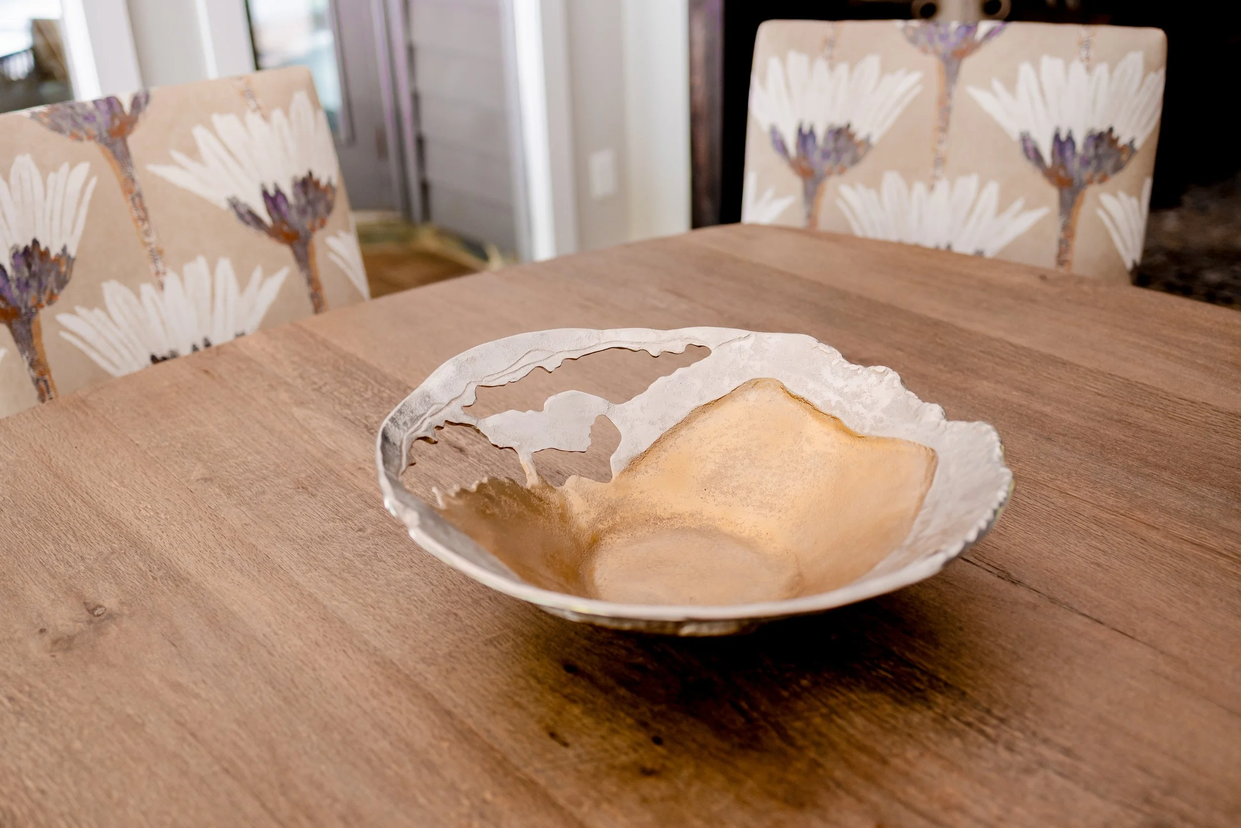 Elevated dining room designed by Cossart Design, a premier home interior design company in Perry, GA, proudly serving Warner Robins, Macon, Kathleen, and Middle Georgia #InteriorDesign #HomeDesign #PerryGA #TimelessDesign #christinaelmorephotography 