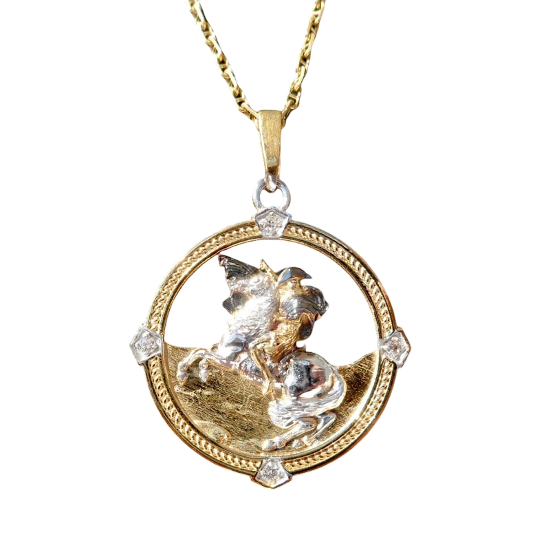 Charm 'Napoléon le Grand Saint Bernard' en or 18 carats, orné de diamants.