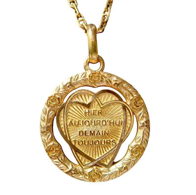 Rare breloque française vintage « Plus qu'hier - que demain », pendentif amour, jeton, signée A.AUGIS, or 18 carats