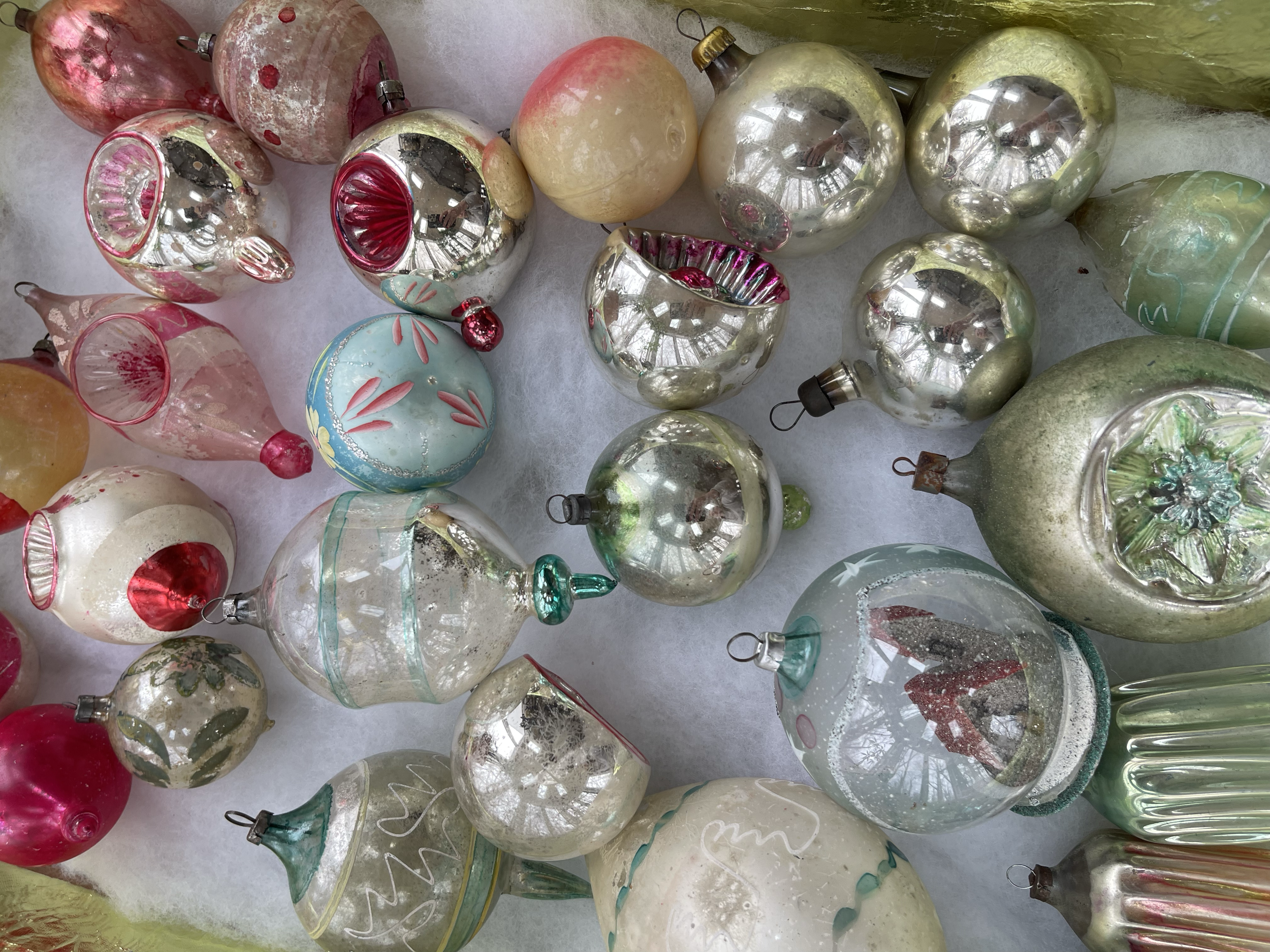 An Introduction to Vintage Christmas Ornaments