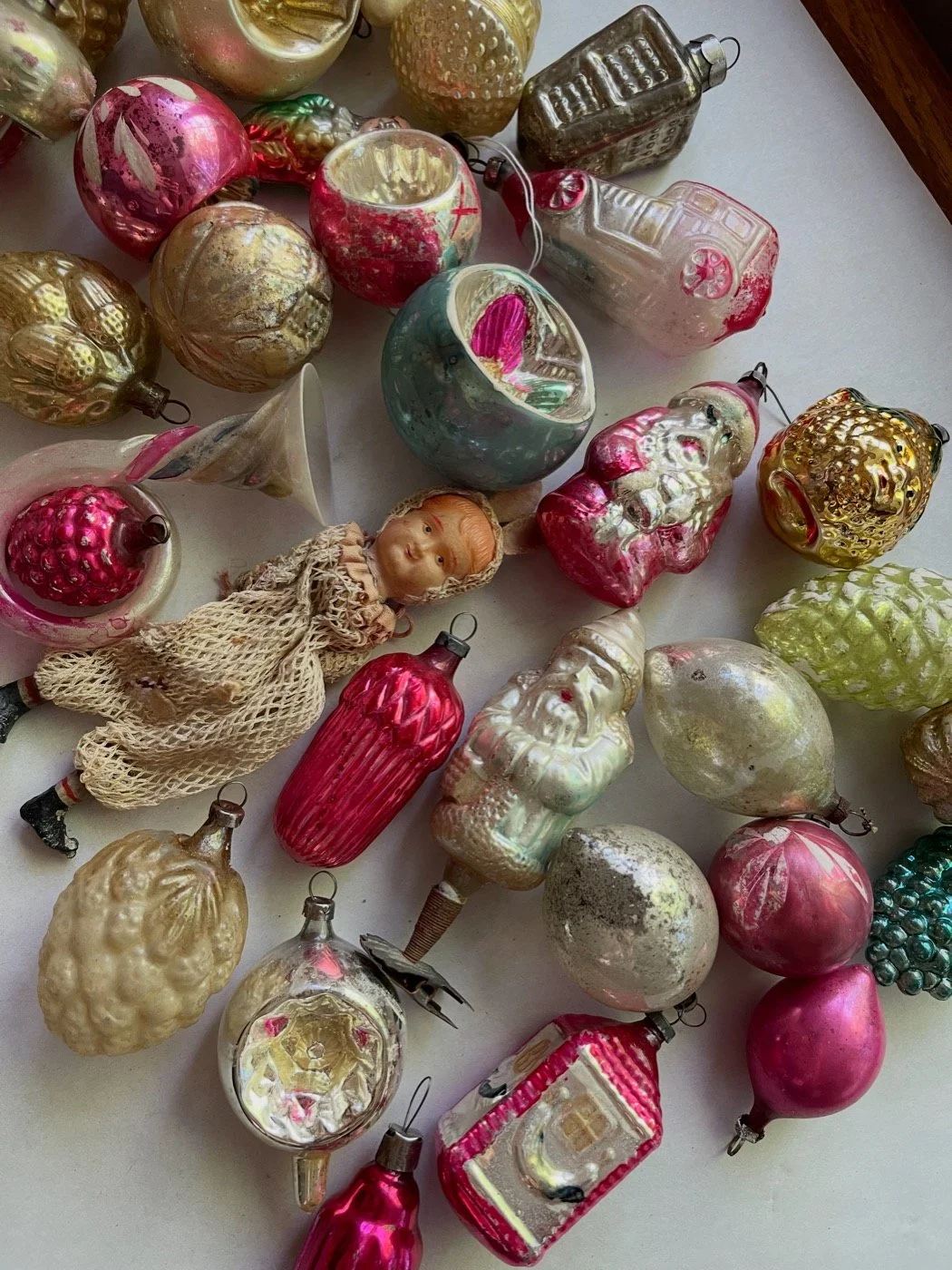 Why Summer Is One of the Best Times to Buy Vintage Christmas Decorations