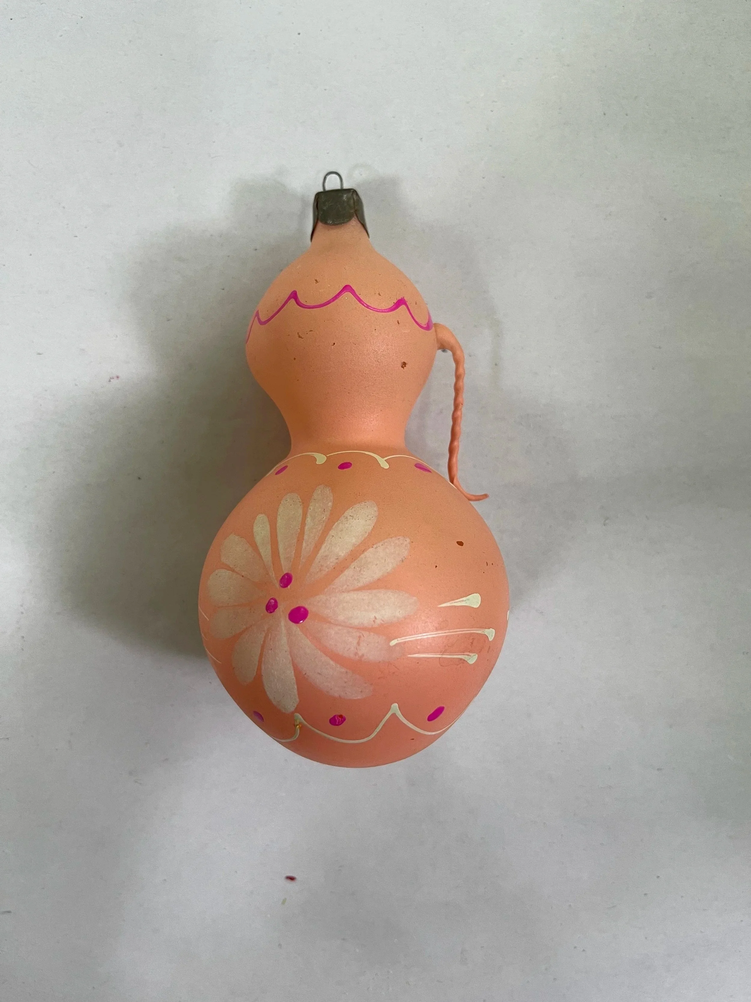 Vintage Peach Pink Samovar-Form / Urn-Form Glass Ornament.