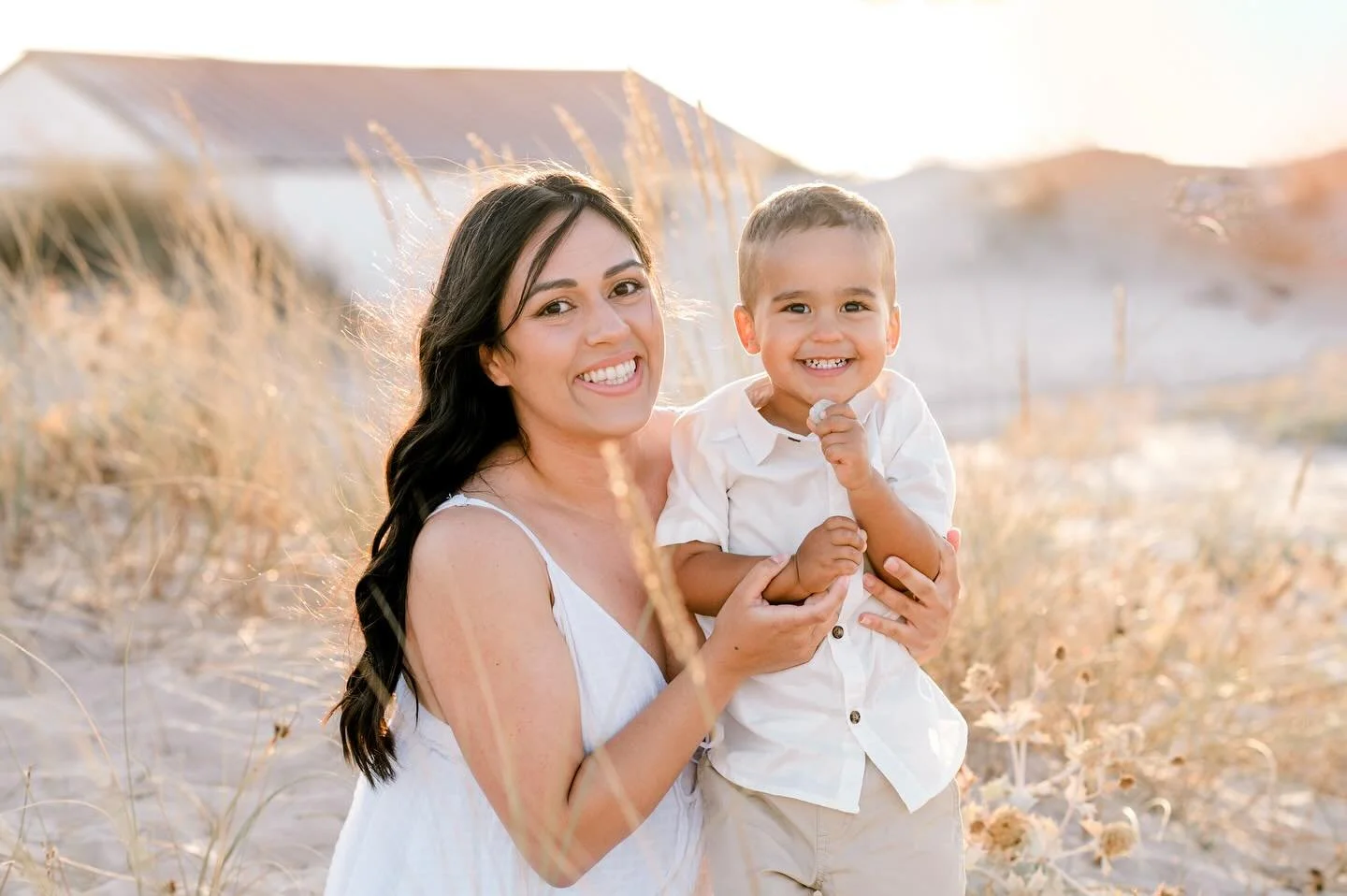 Bom dia, alegria! De sorriso no rosto e fim de semana &agrave; vista! 🥰 🇬🇧 Good morning! A happy picture to set the mood for the day! 🥰 #lisbonphotographer #lisbonshoot #lisbonfamilyphotographer #lisbonfamilyshoot #claudiainlisbon