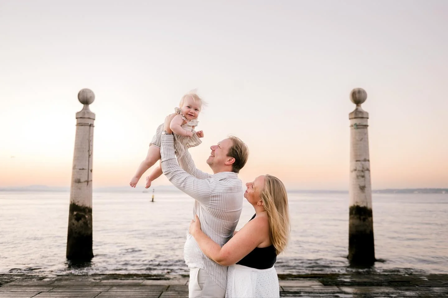 Acordar cedo e comemorar o primeiro anivers&aacute;rio desta beb&eacute; querida. 🥰 🇬🇧 Early morning rise for this sweet baby girl&rsquo;s first birrhday shoot! Oh happy me #lisbonshoot #lisbonphotographer #losbonphotoshoot #lisbonfamilyphotograph