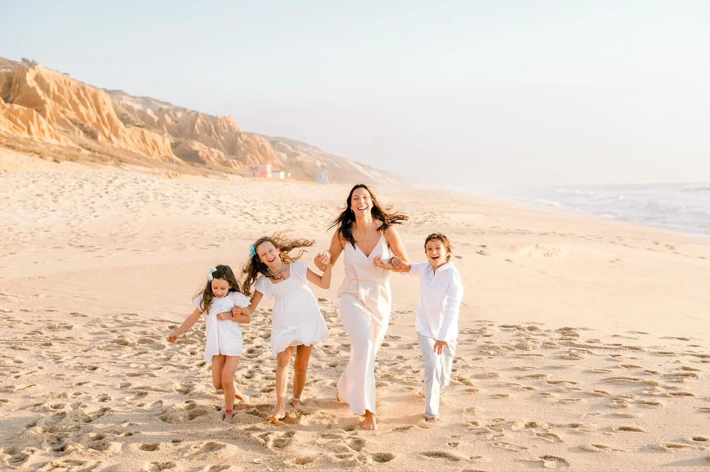 Felicidade &eacute; rever anos ap&oacute;s ano as minhas fam&iacute;lias queridas. Fam&iacute;lias que adoro e se tornaram amigas queridas do 💛. T&atilde;o bom ver estes mi&uacute;dos incr&iacute;veis a crescer. 💛 🇬🇧 So happy to be able to witnes
