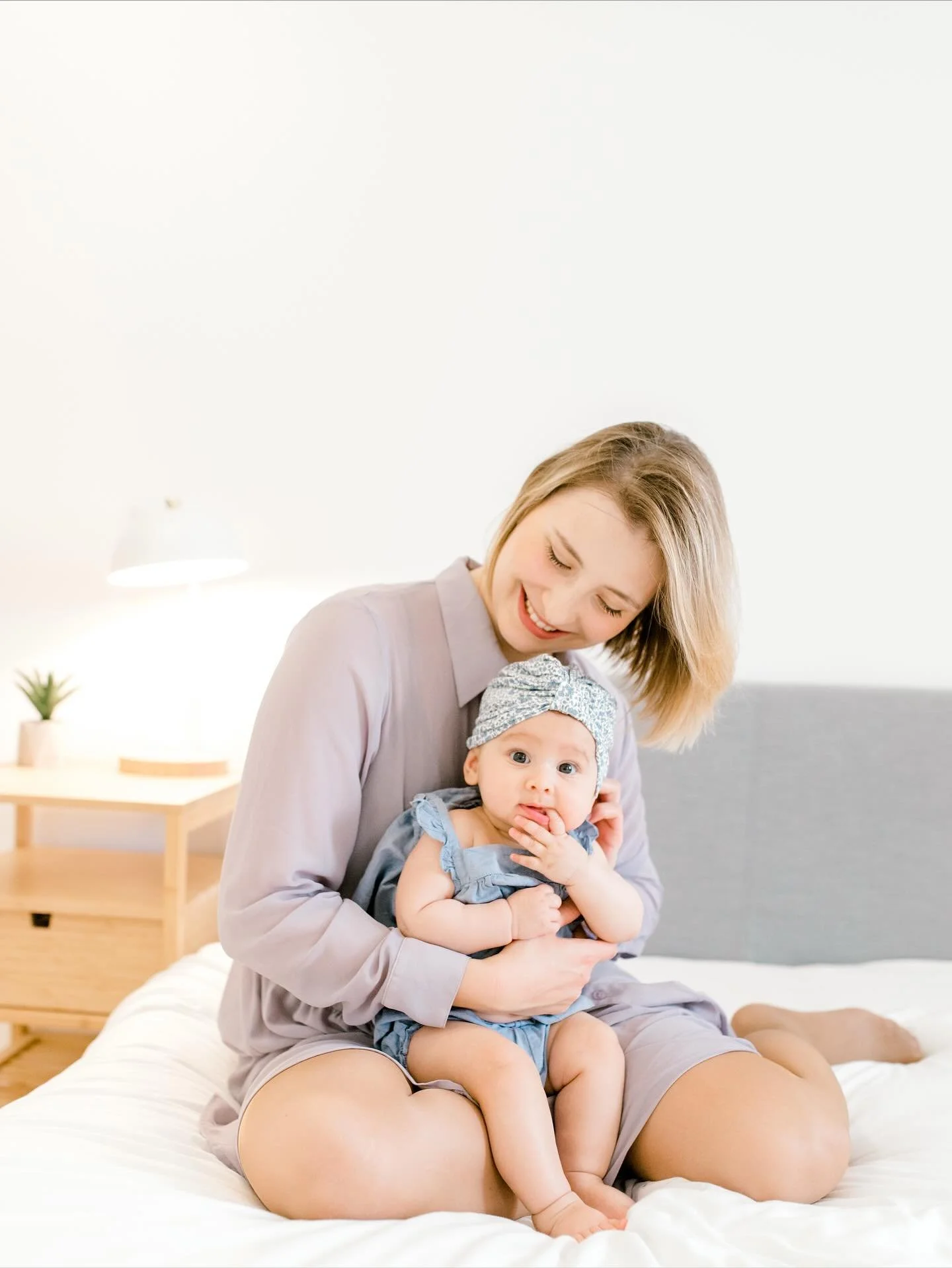 Nos dias mais frios, podemos sempre fotografar no aconchego de casa e dar uma escapadinha a um local bonito por perto. O melhor dos dois mundos. Quem resiste a esta fofura? 😍🥰 🇬🇧 Planning a Lisbon break during the colder months? We can shoot part