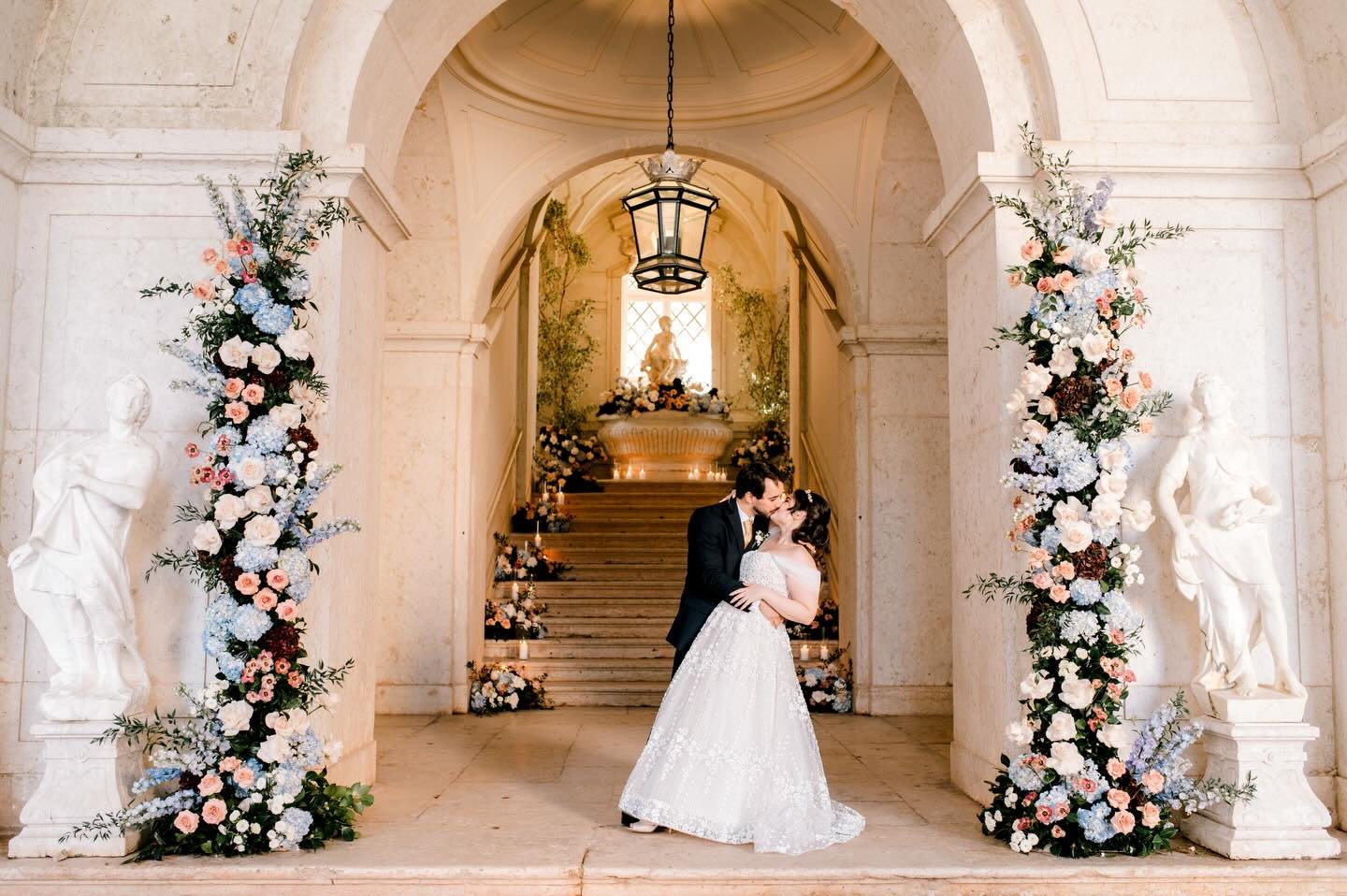 A preparar 2026! Ansiosa por rever as minhas fam&iacute;lias queridas e conhecer muitas hist&oacute;rias de amor. 🥰 (TBT ao dia bonito do Valter e da Deborah, com o planeamento da @diamonds_weddings