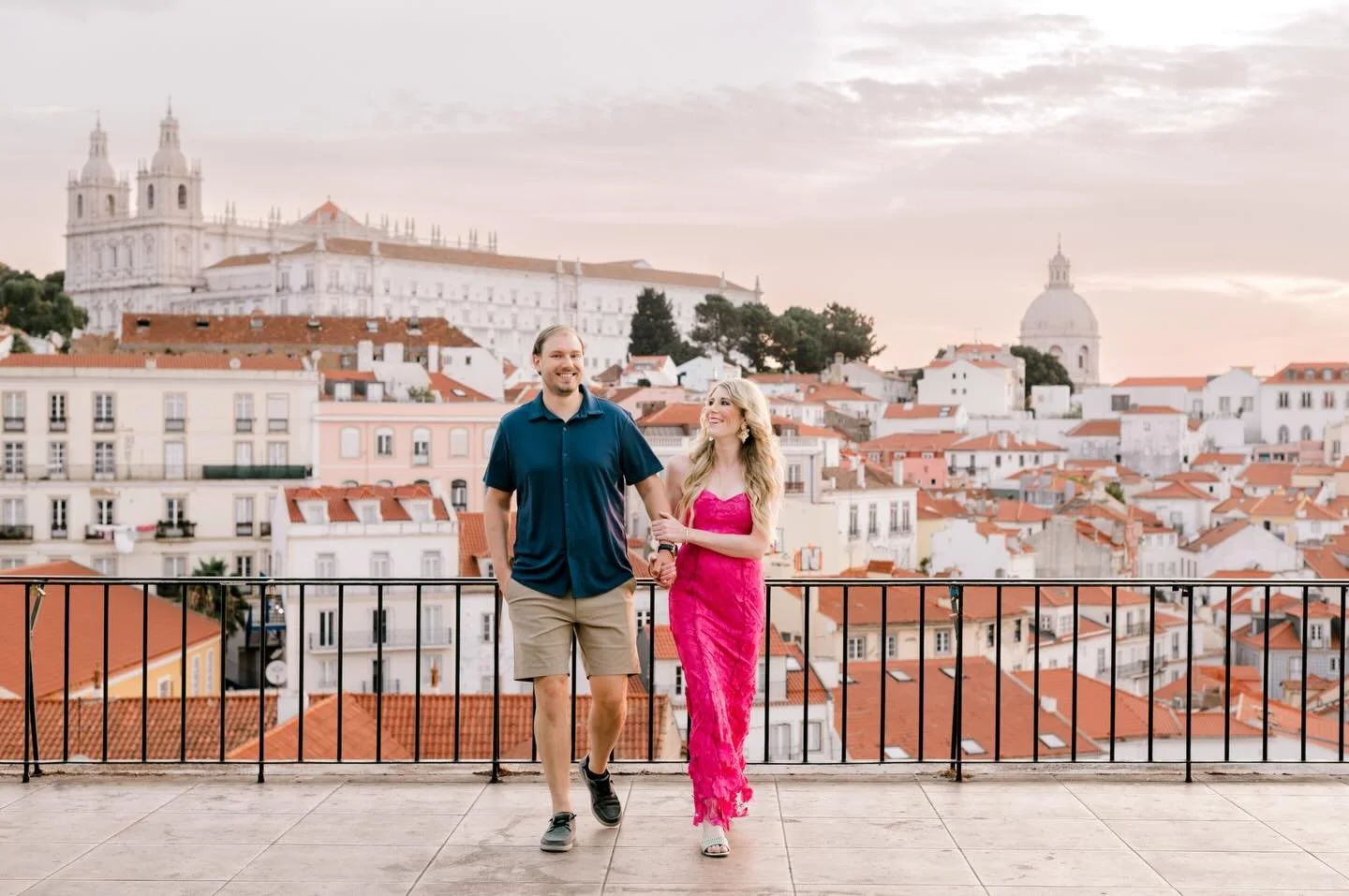 Festejar o anivers&aacute;rio com uma sess&atilde;o fotogr&aacute;fica? N&atilde;o h&aacute; melhor plano! 💛 🇬🇧 Emily decided to celebrate her birthday with an early morning shoot. Such a glorious way of starting your day! Shot for @flytographer #