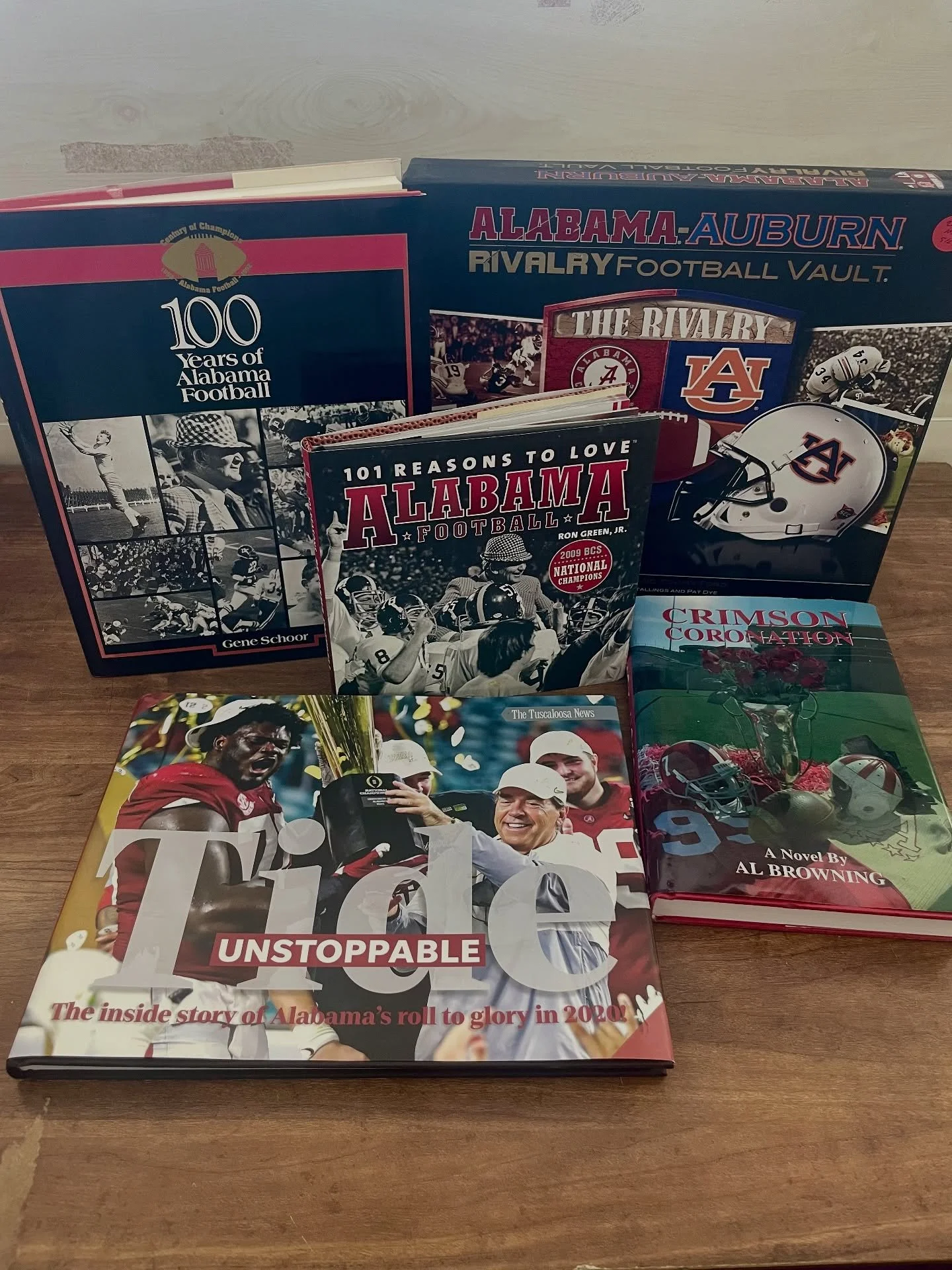 Happy Game Day! Get your crimson spirit on and your reading fix with these Bama Books!! Roll Tide &amp; read on! ❤️🤍📚