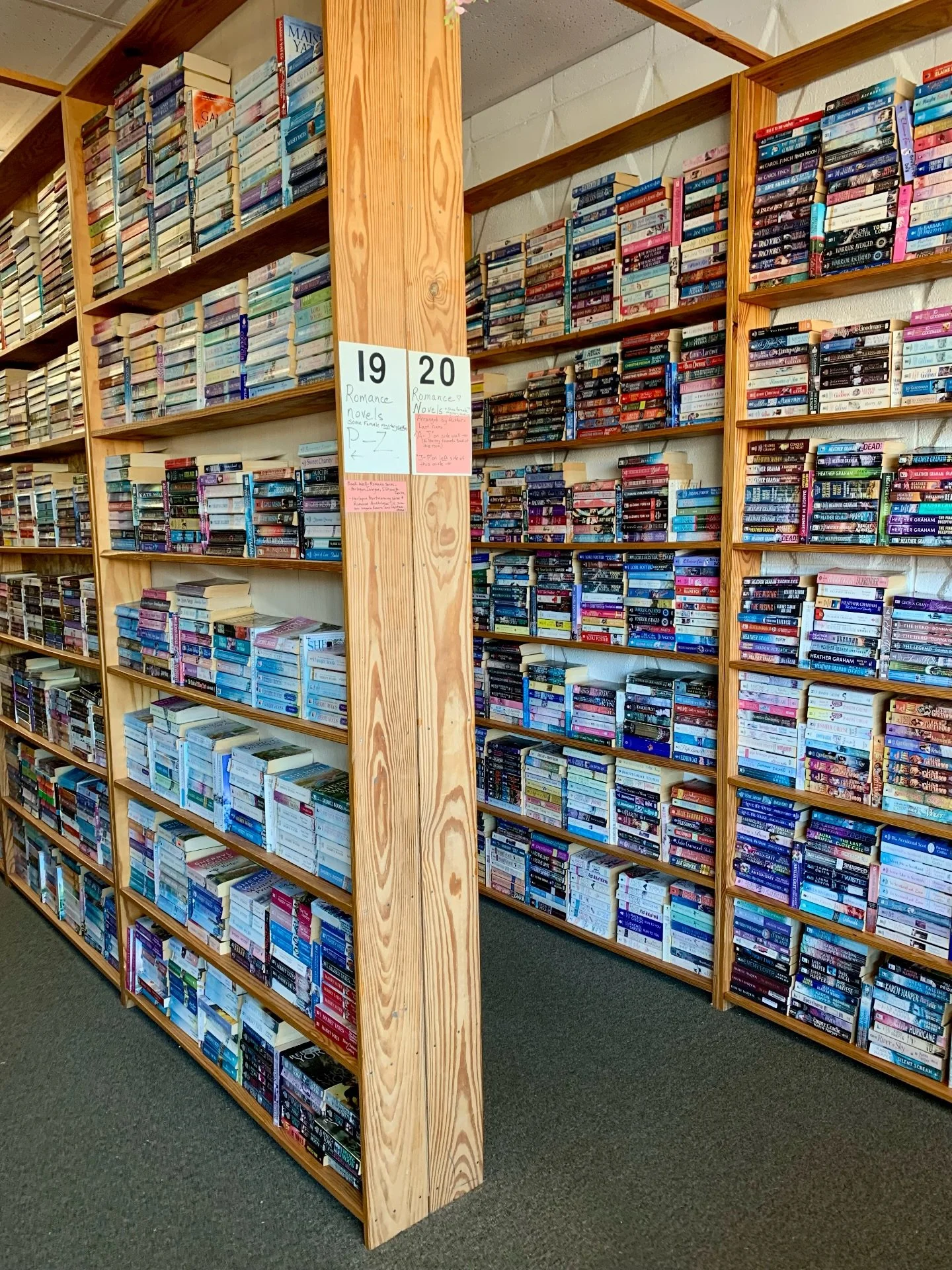 Shelfie Saturday 🙈