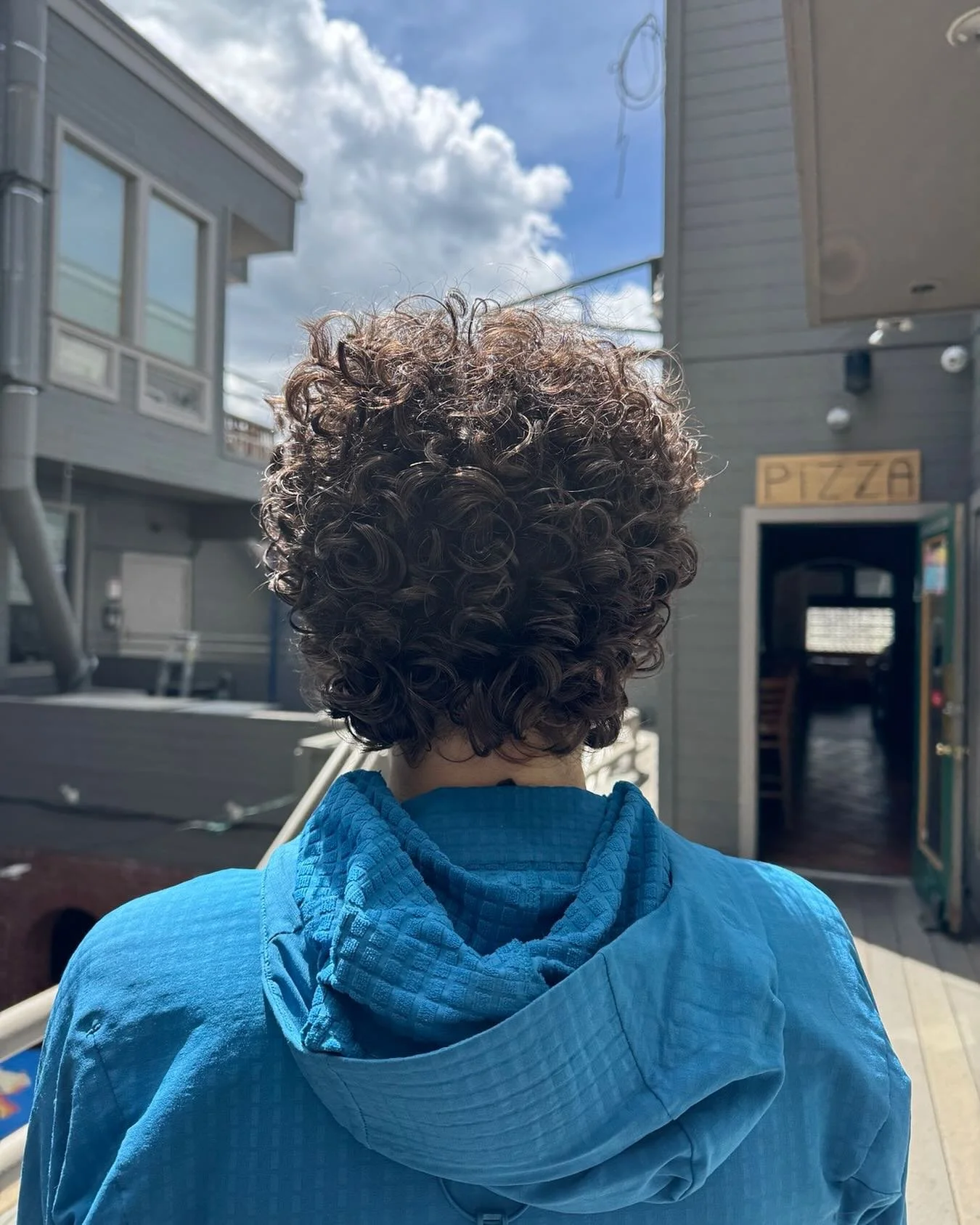 Healthy defined curls 🫰🏼➰

#breckenridgecurlyhair #summitcountycolorado #curlspecialist #coloradocurlyhairspecialist #denvercurlspecialist