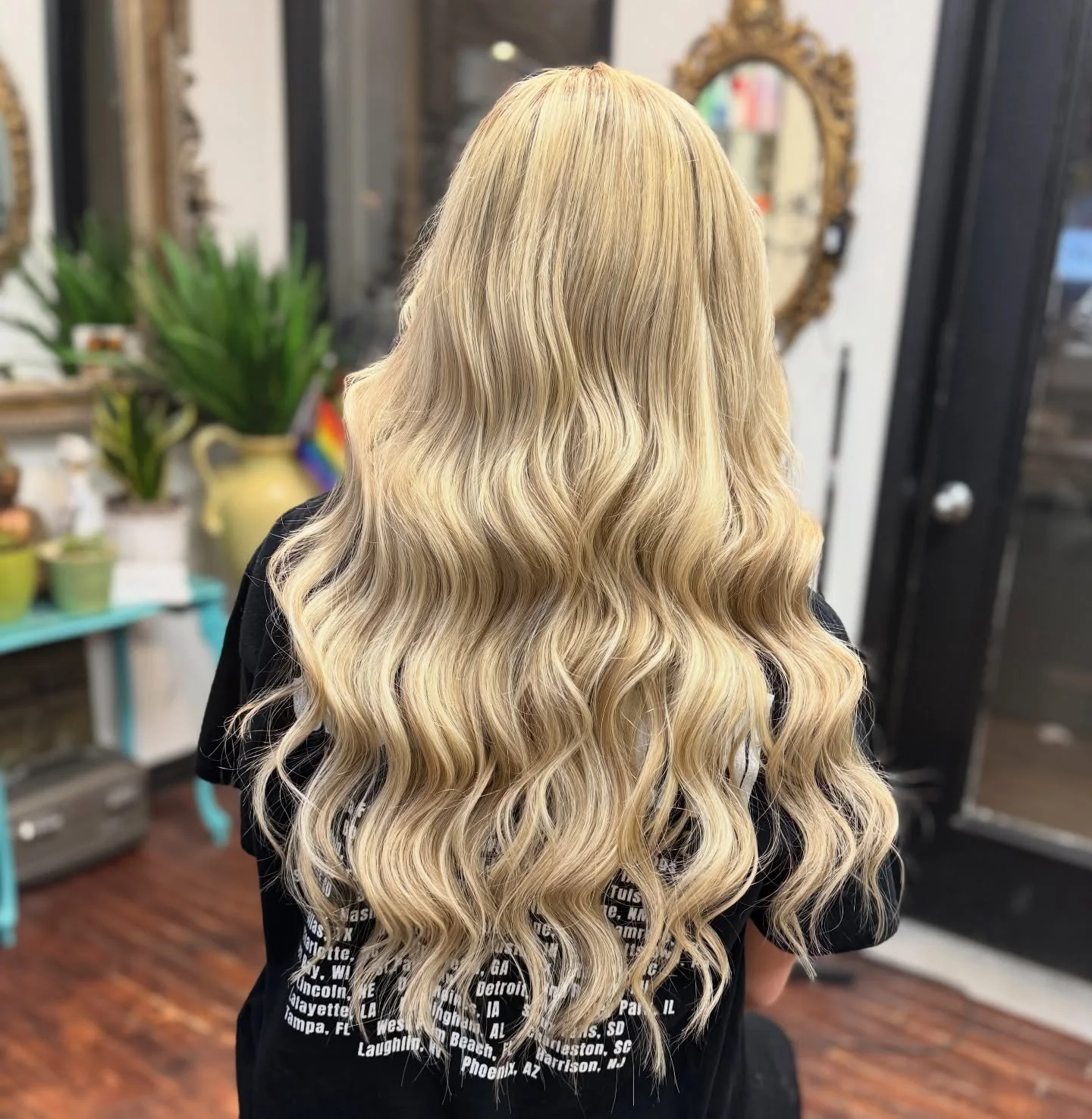 Seamless K-Tip extensions 💖

This is a great method for someone who has more of an active lifestyle and needs to continue to wear their hair up! 

#ktips #extensions #coloradohairstylists #denverhairstylist