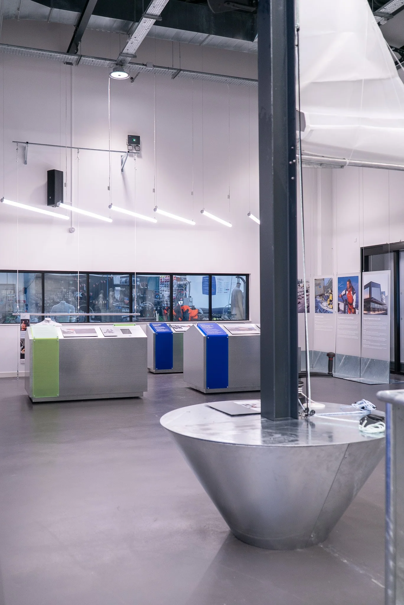 our-way-studio-tribord-sailing-lab-retail-design-009.jpg