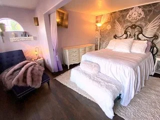 10 Redaing corner and bedroom +100.jpeg