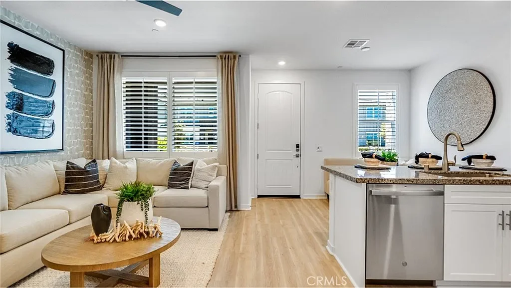 2831 E Bedford Privado