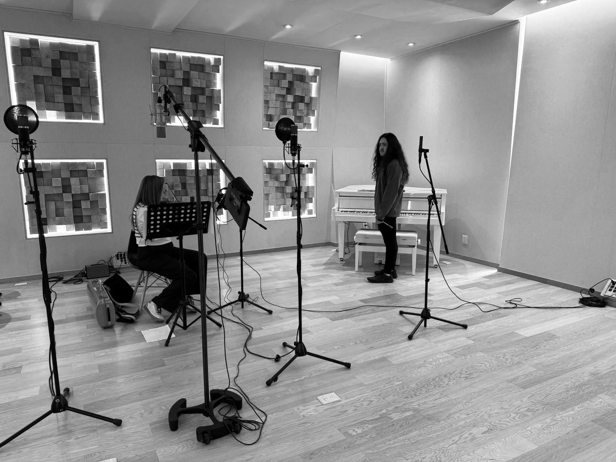 OCK+%2B+Violinist_Studio_Rev_Booth.jpg