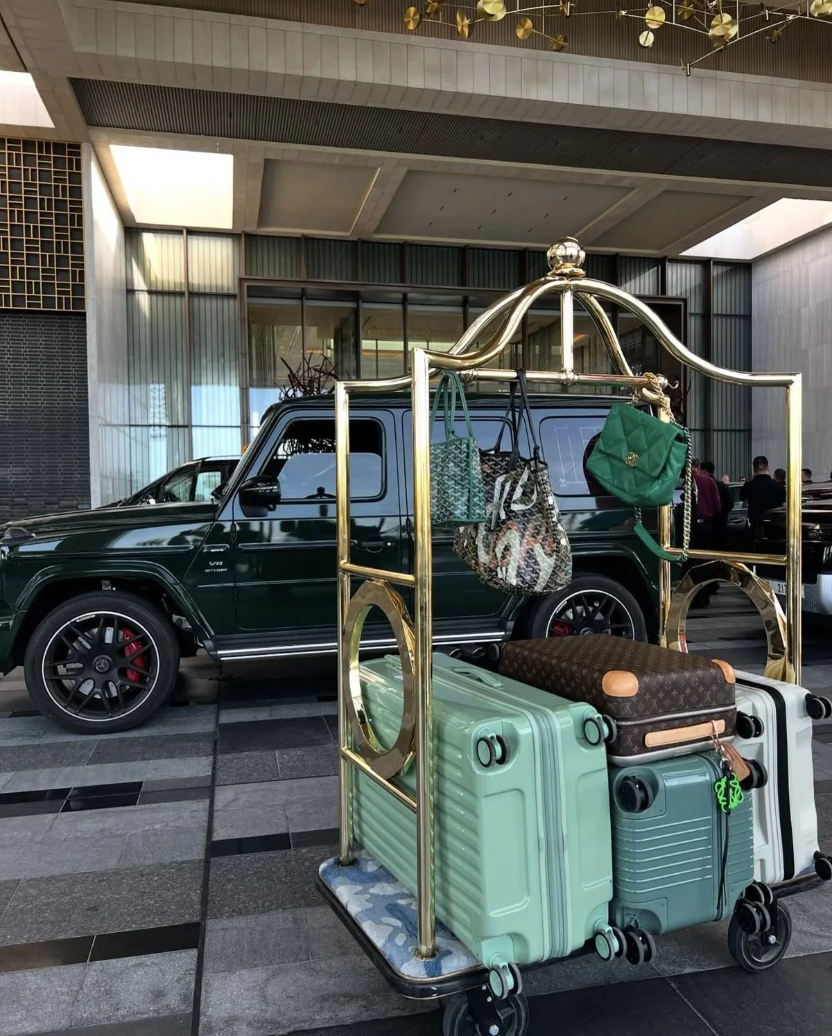 The Secret to Budget-Friendly Luxury: How to Travel Like a Local Without Overspending